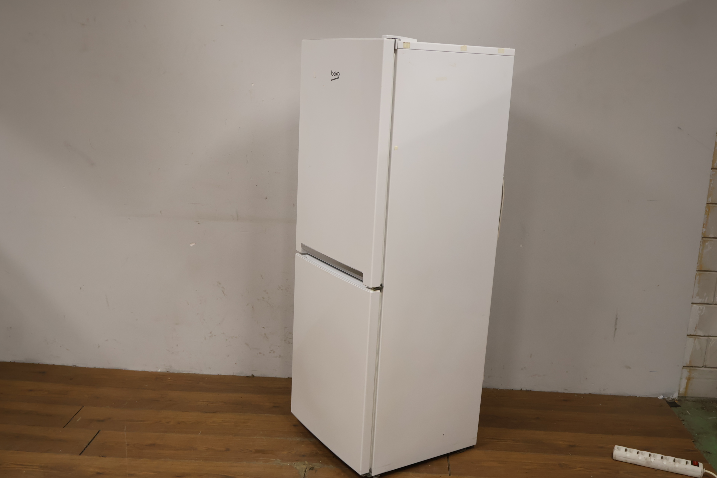 Beko Koelkast met Vriezer – foto 10 – kavel bij GSD Auctions, Zoeterwoude