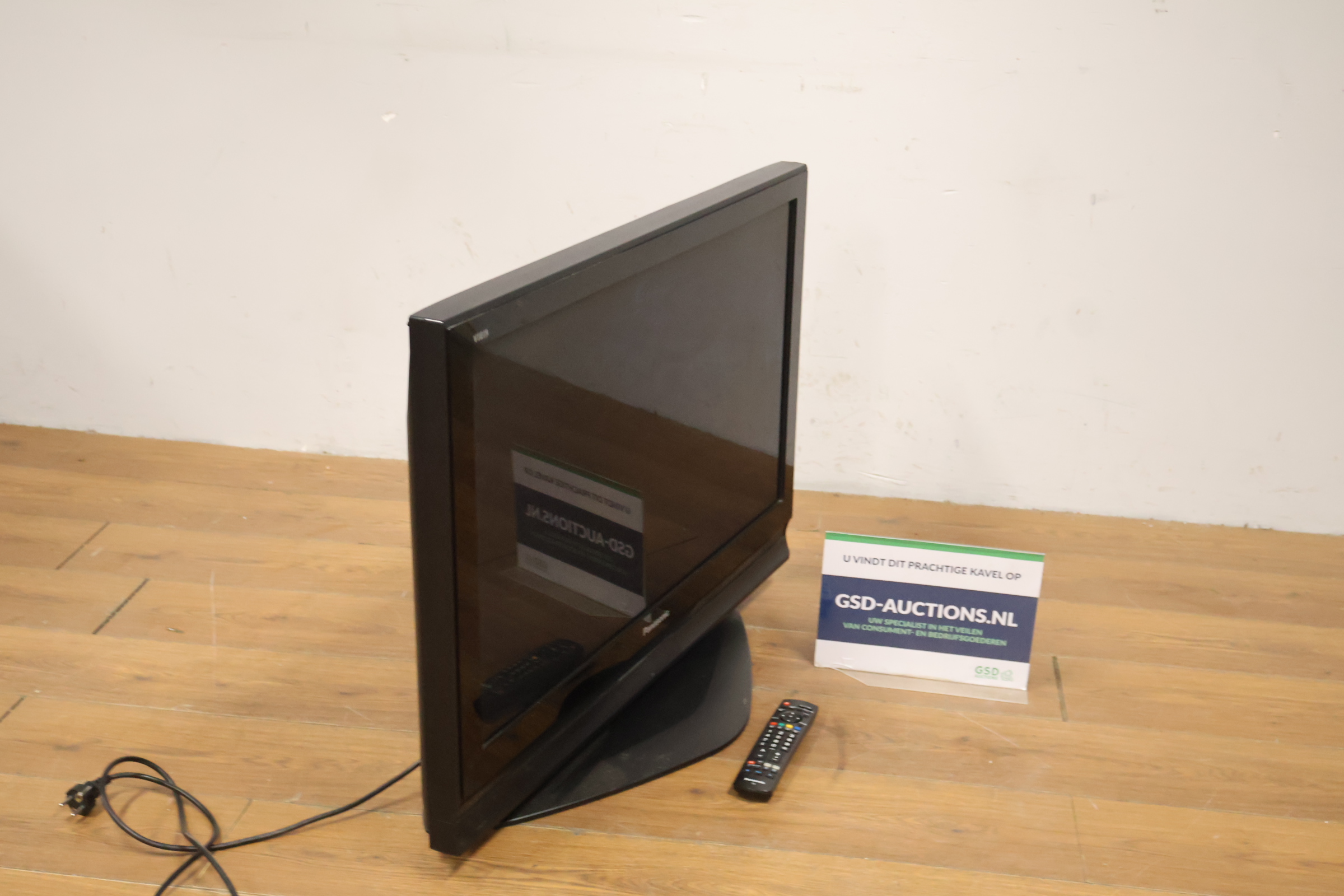 Samsung flatscreen TV met afstandsbediening – kavel bij GSD Auctions, Zoeterwoude
