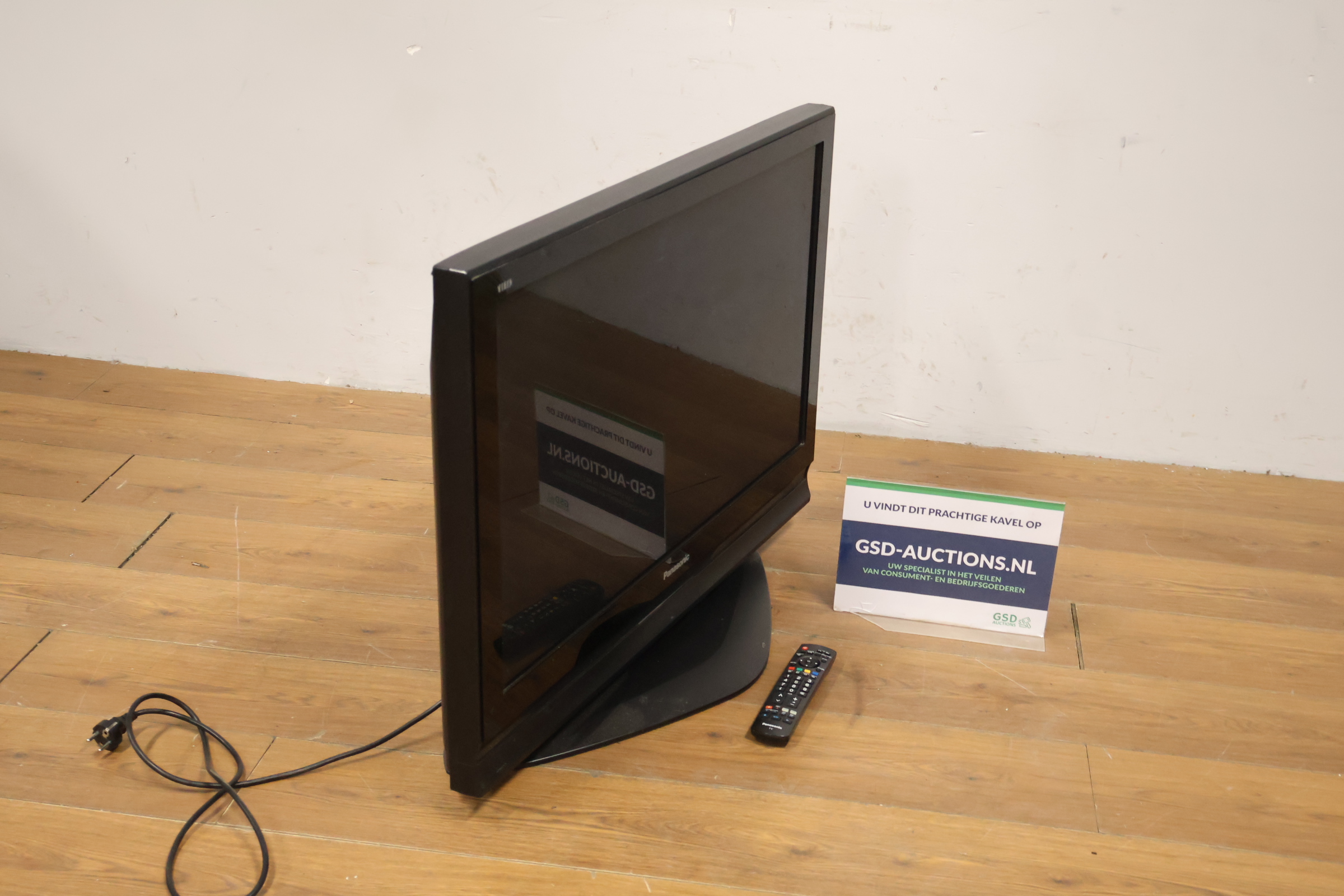 Samsung flatscreen TV met afstandsbediening – foto 2 – kavel bij GSD Auctions, Zoeterwoude