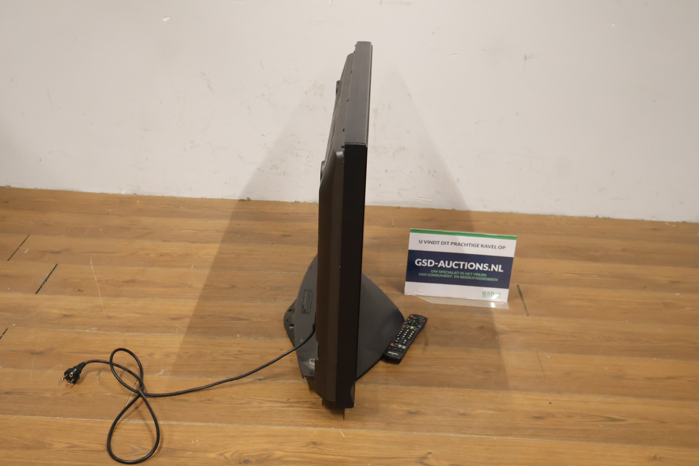 Samsung flatscreen TV met afstandsbediening – foto 3 – kavel bij GSD Auctions, Zoeterwoude