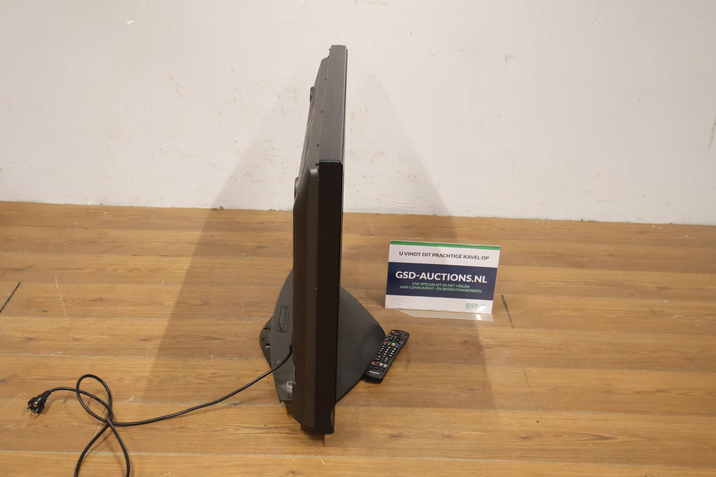 Samsung flatscreen TV met afstandsbediening – foto 4 – kavel bij GSD Auctions, Zoeterwoude