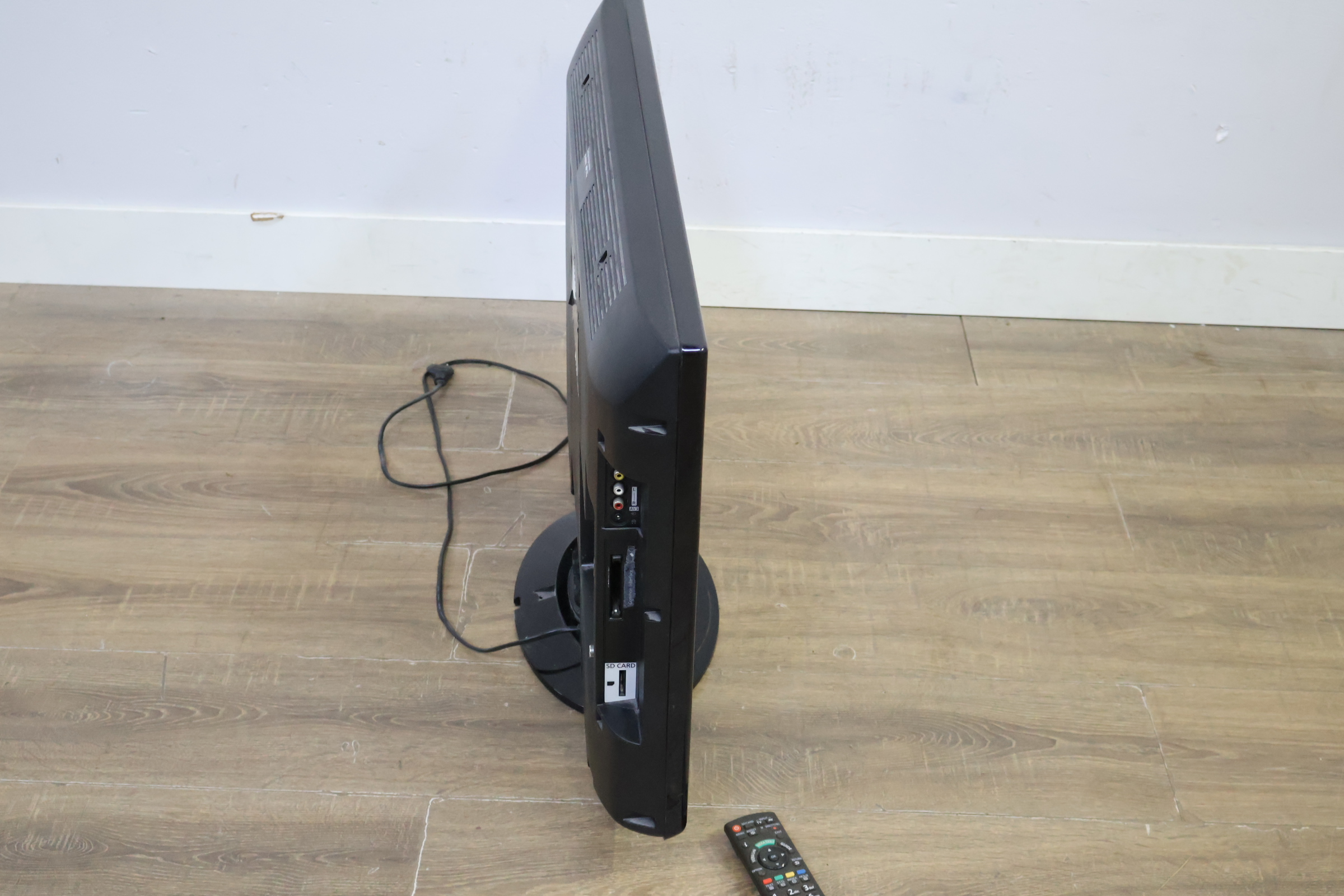 Panasonic Viera LCD-televisie – foto 4 – kavel bij GSD Auctions, Zoeterwoude
