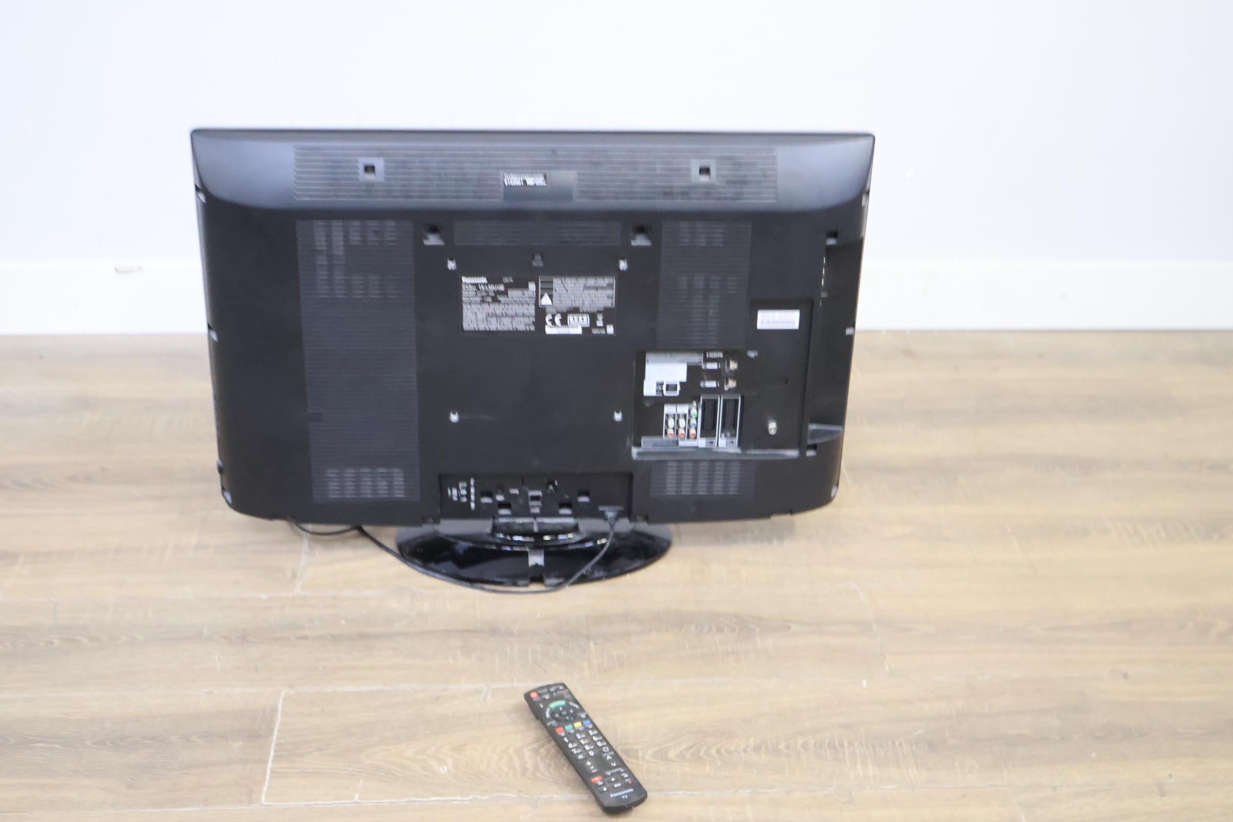 Panasonic Viera LCD-televisie – foto 6 – kavel bij GSD Auctions, Zoeterwoude