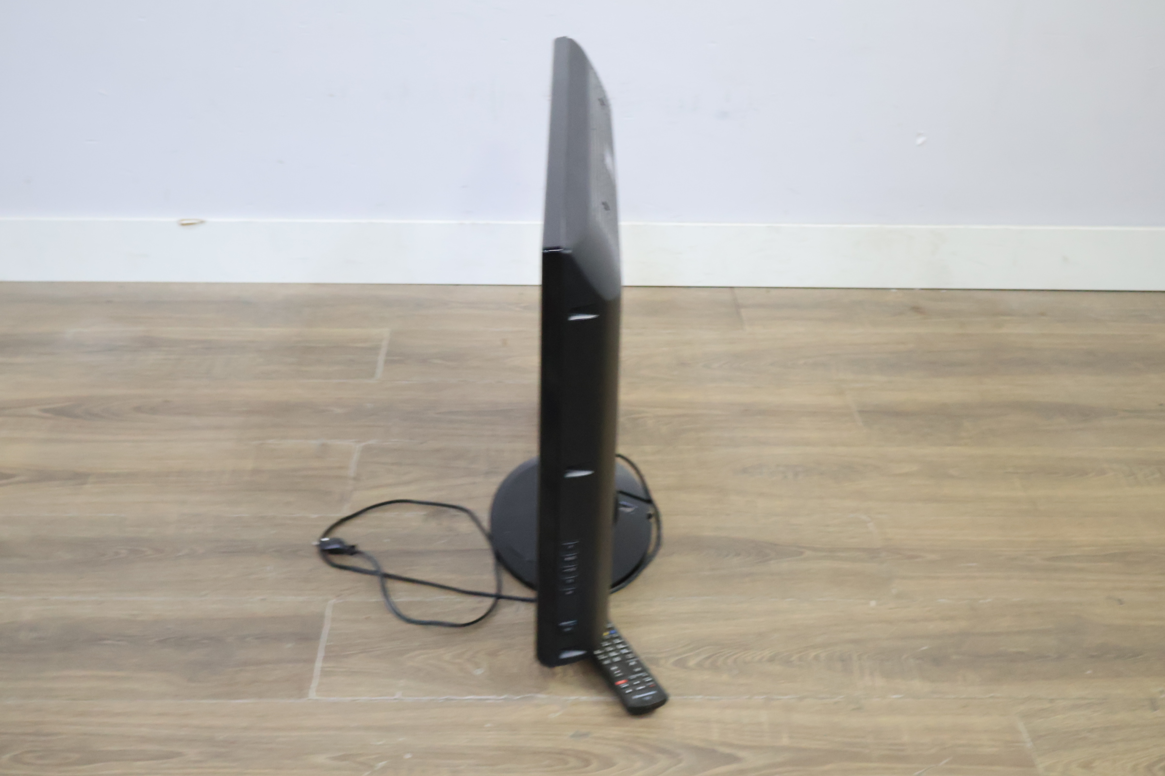 Panasonic Viera LCD-televisie – foto 9 – kavel bij GSD Auctions, Zoeterwoude