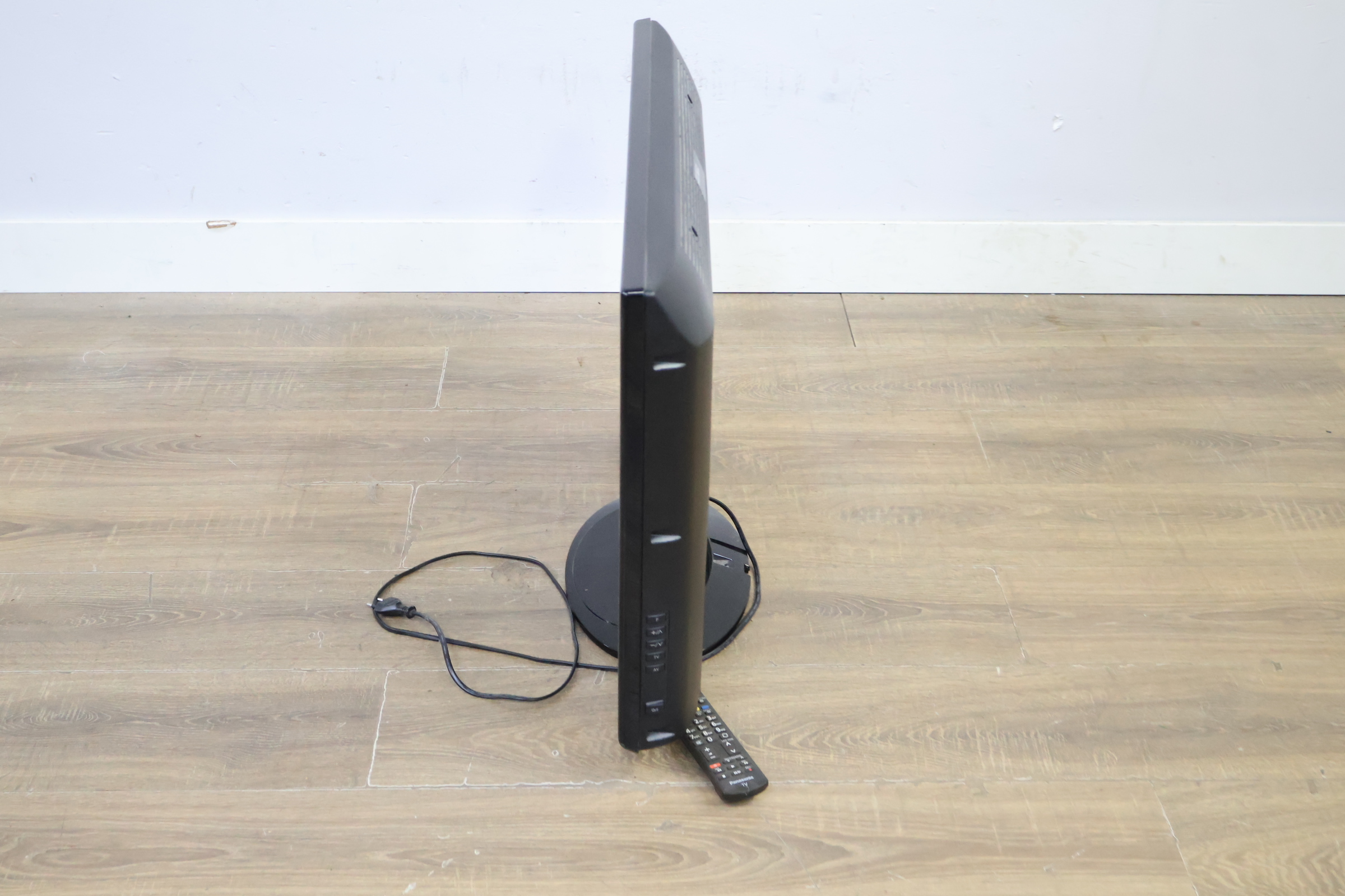 Panasonic Viera LCD-televisie – foto 10 – kavel bij GSD Auctions, Zoeterwoude