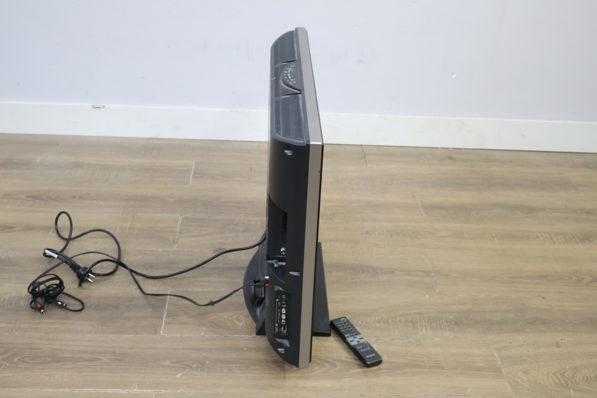 Sony Bravia flatscreen televisie – foto 3 – kavel bij GSD Auctions, Zoeterwoude
