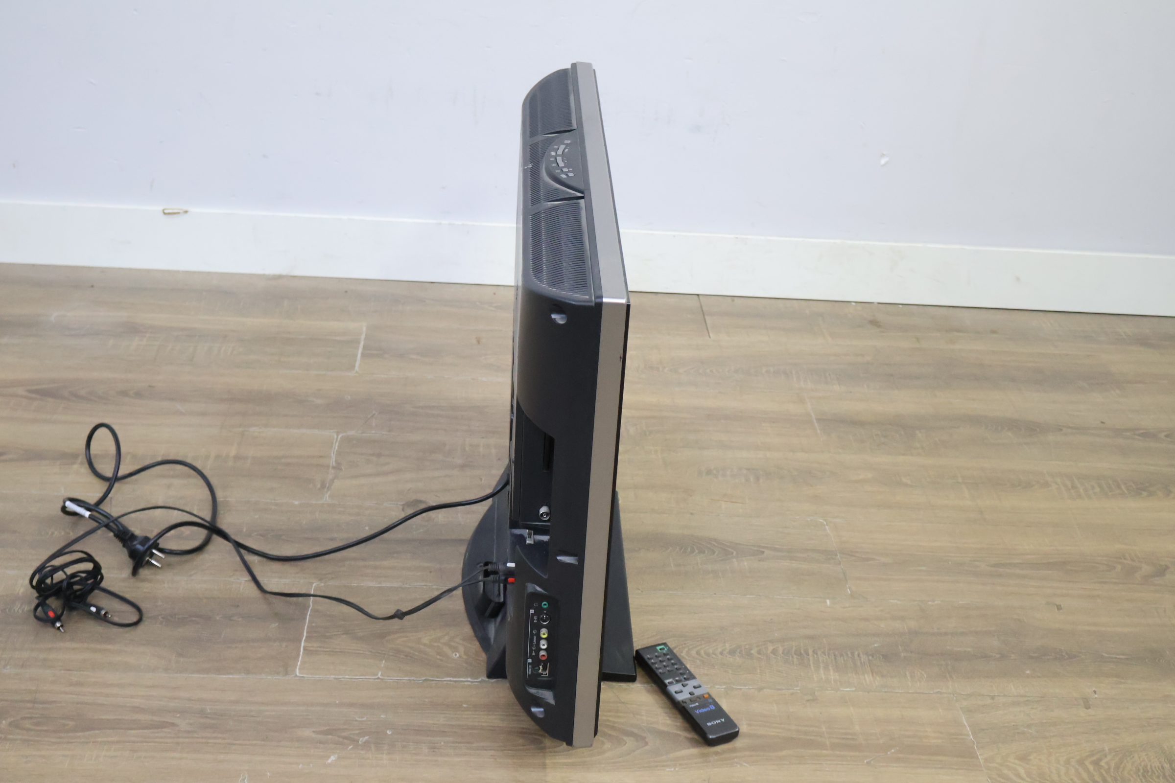 Sony Bravia flatscreen televisie – foto 4 – kavel bij GSD Auctions, Zoeterwoude