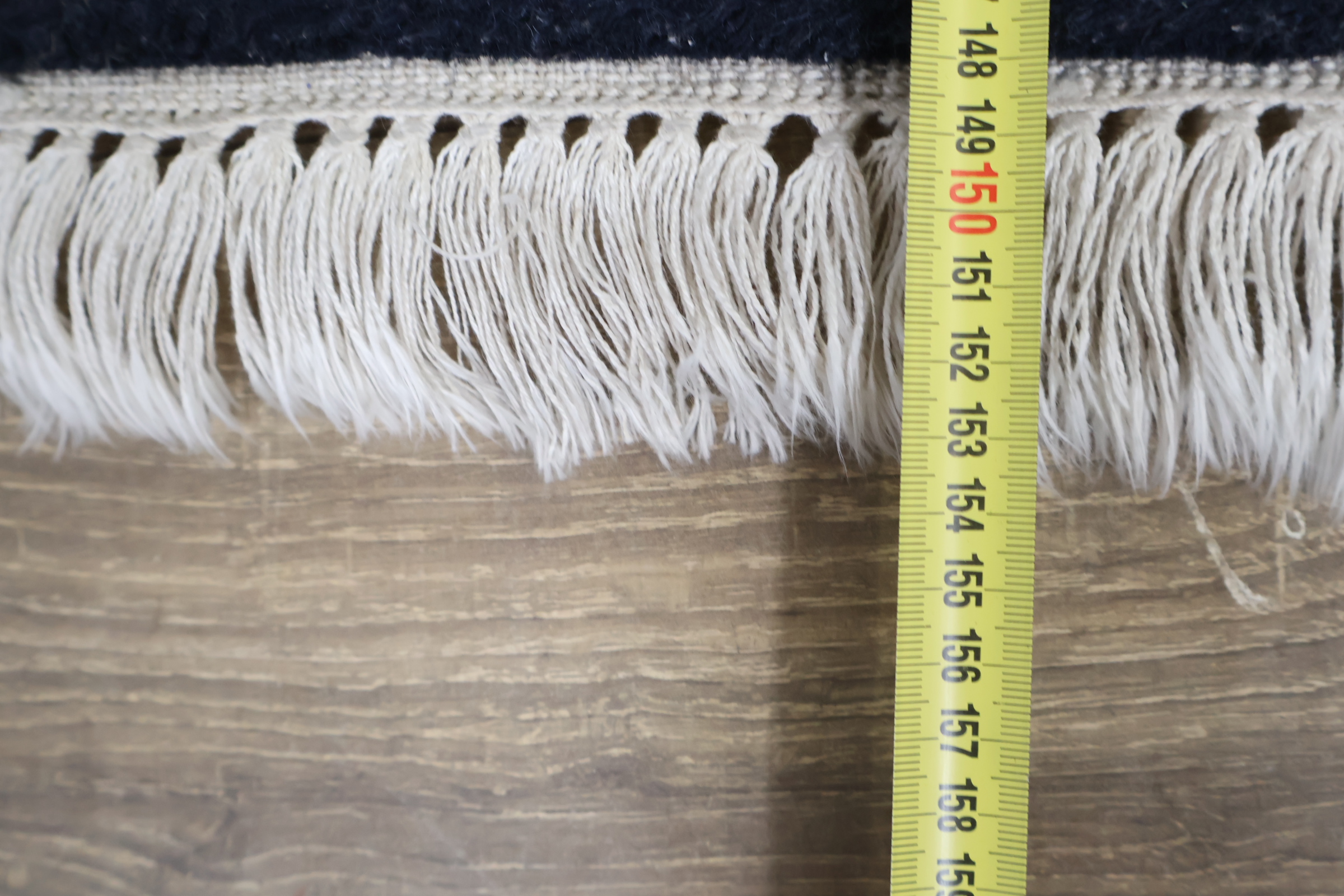 Handgeknoopt Perzisch tapijt met franjes – foto 6 – kavel bij GSD Auctions, Zoeterwoude