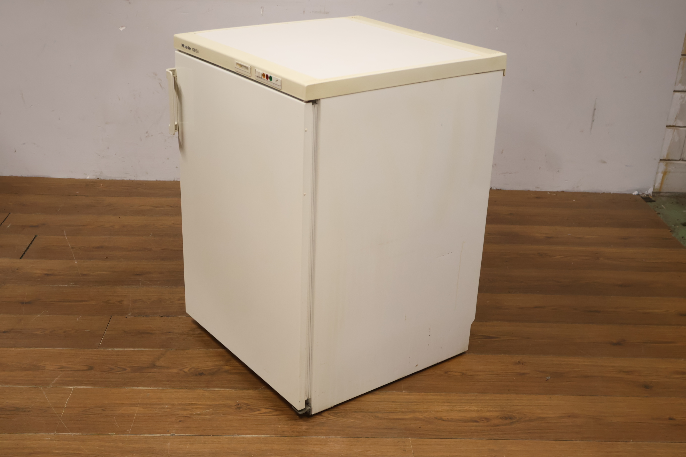 Miele koelkast – foto 10 – kavel bij GSD Auctions, Zoeterwoude
