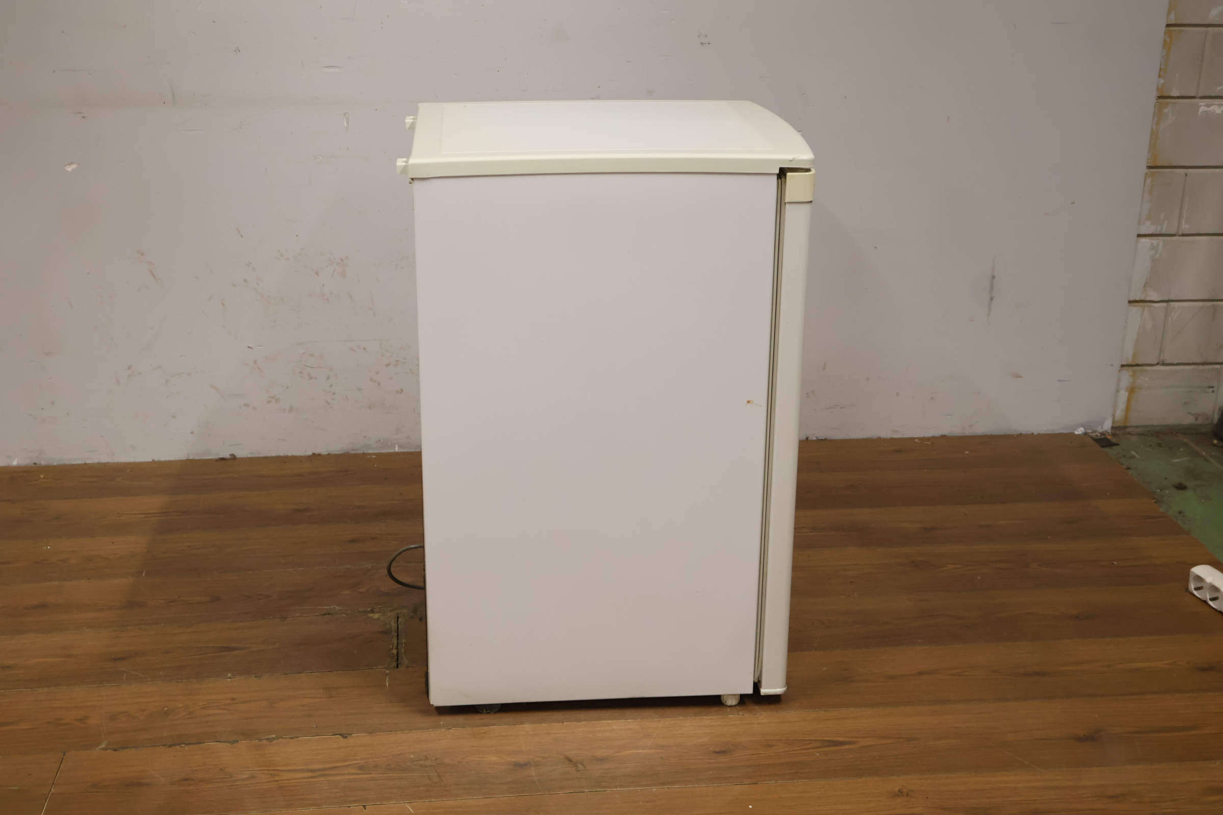 Exquisit mini koelkast wit – foto 4 – kavel bij GSD Auctions, Zoeterwoude