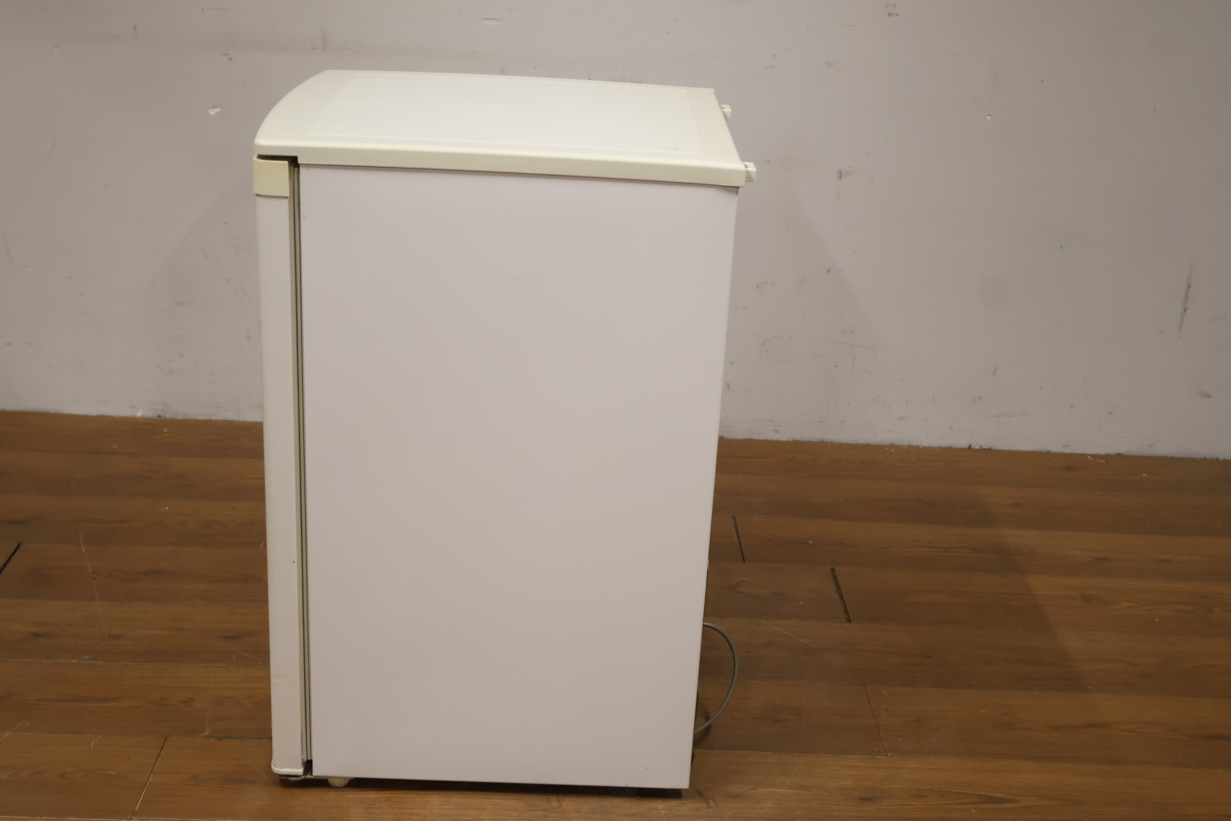 Exquisit mini koelkast wit – foto 8 – kavel bij GSD Auctions, Zoeterwoude