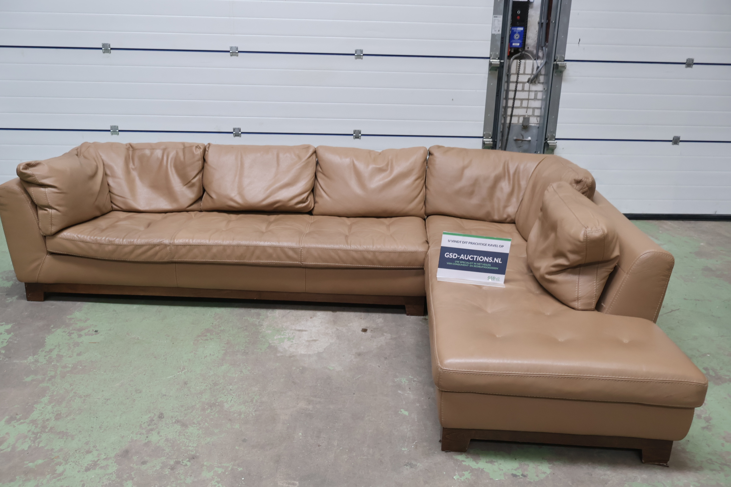Hoekbank beige leer – foto 2 – kavel bij GSD Auctions, Zoeterwoude