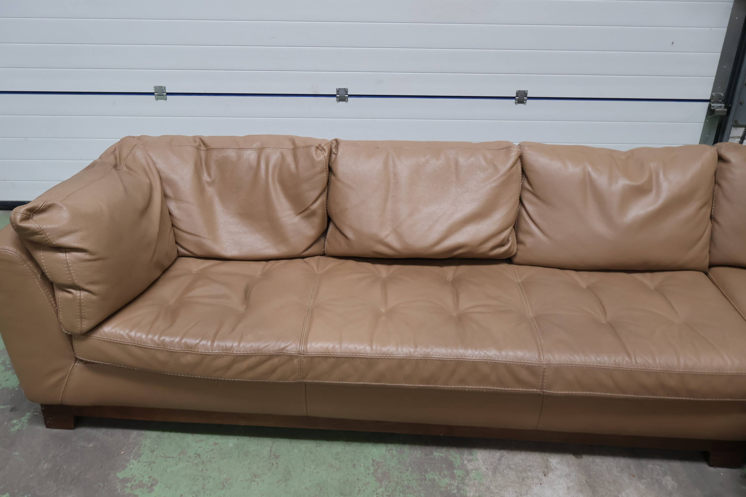 Hoekbank beige leer – foto 4 – kavel bij GSD Auctions, Zoeterwoude