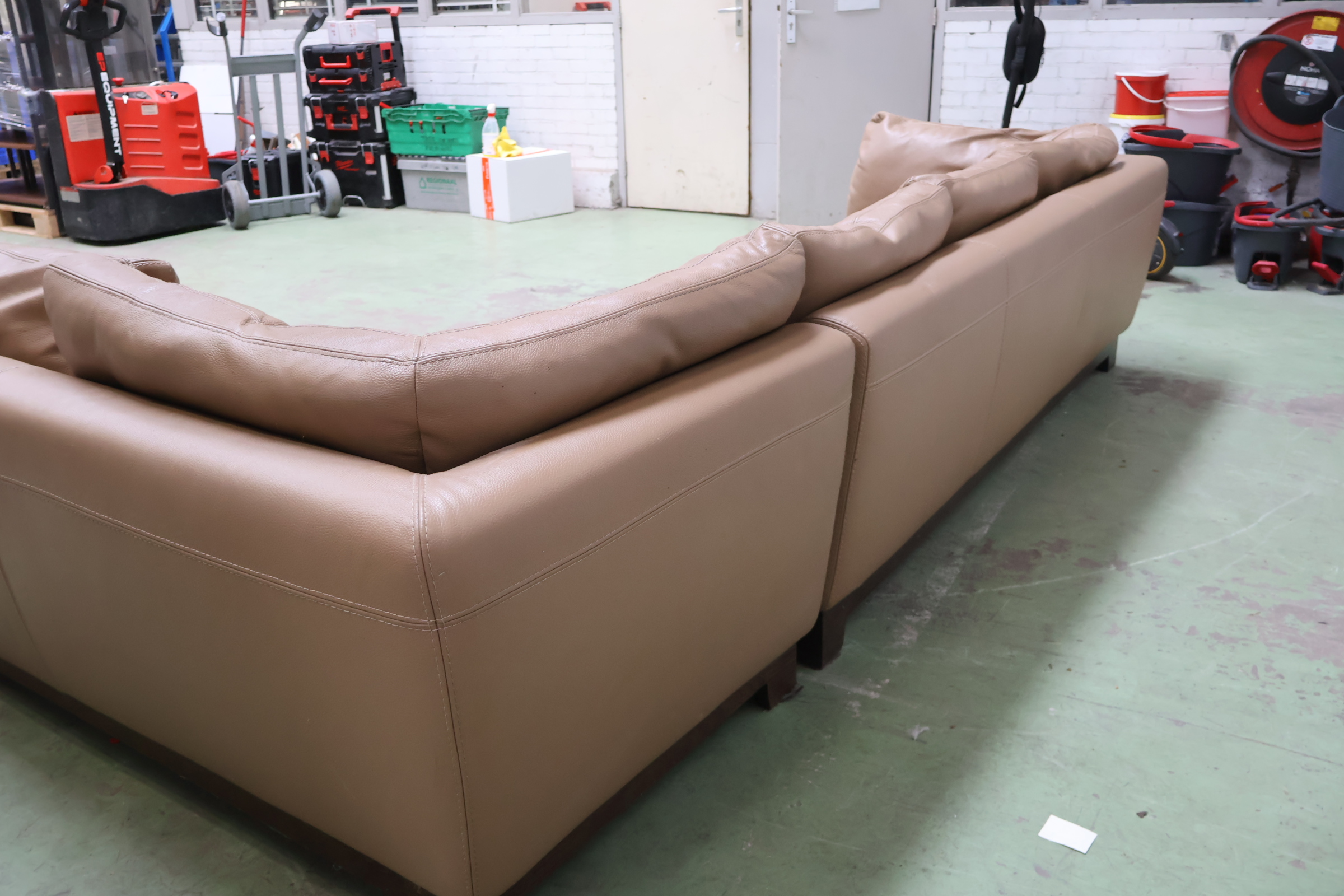 Hoekbank beige leer – foto 8 – kavel bij GSD Auctions, Zoeterwoude