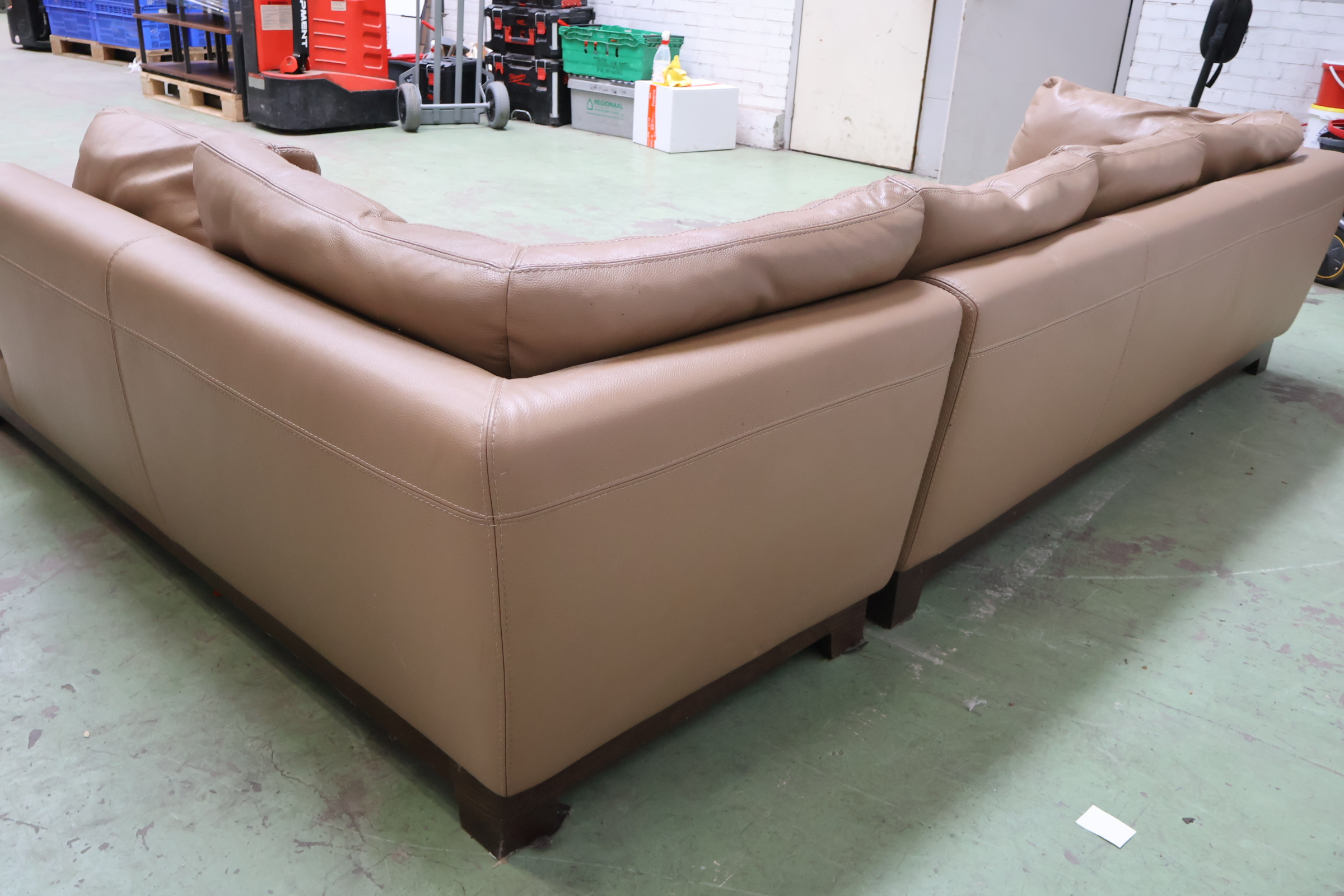 Hoekbank beige leer – foto 9 – kavel bij GSD Auctions, Zoeterwoude