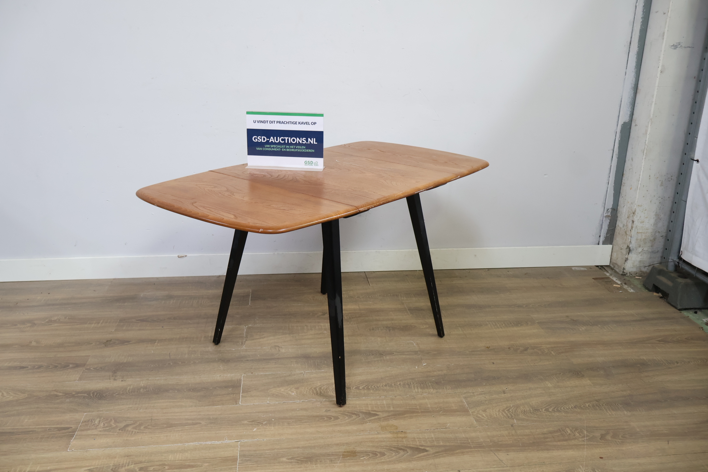 Eikenhouten eettafel met zwarte poten – kavel bij GSD Auctions, Zoeterwoude