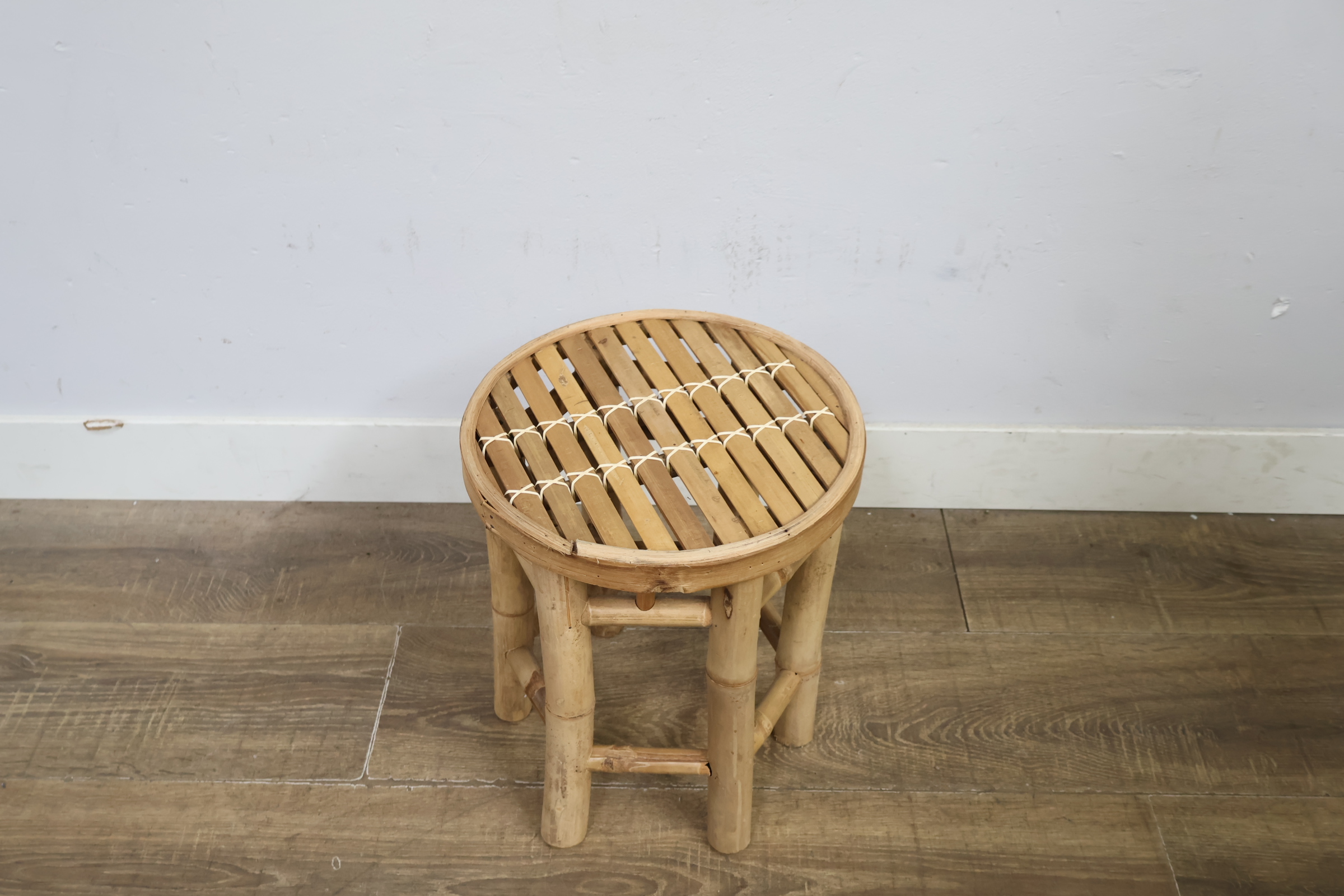 Ronde rotan kruk – foto 4 – kavel bij GSD Auctions, Zoeterwoude