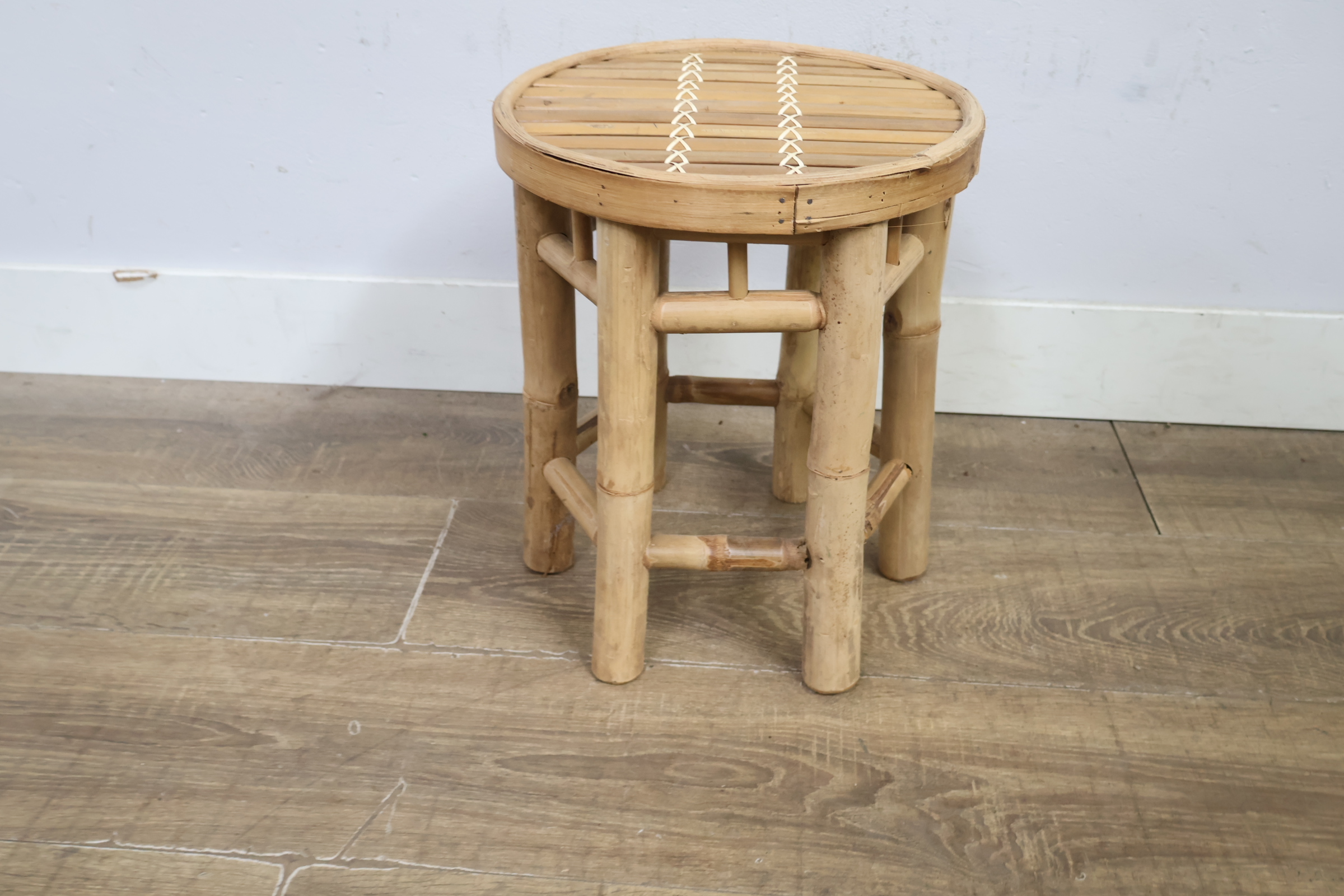 Ronde rotan kruk – foto 5 – kavel bij GSD Auctions, Zoeterwoude