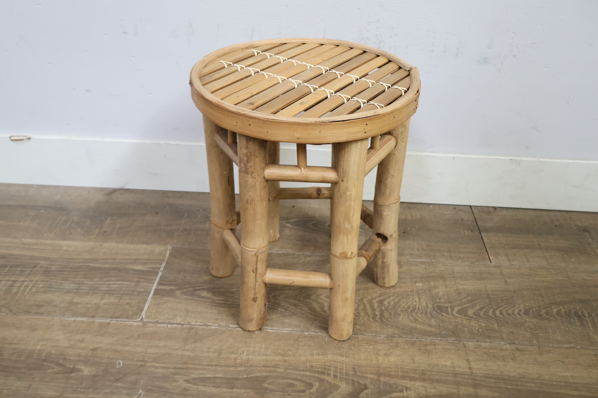 Ronde rotan kruk – foto 7 – kavel bij GSD Auctions, Zoeterwoude