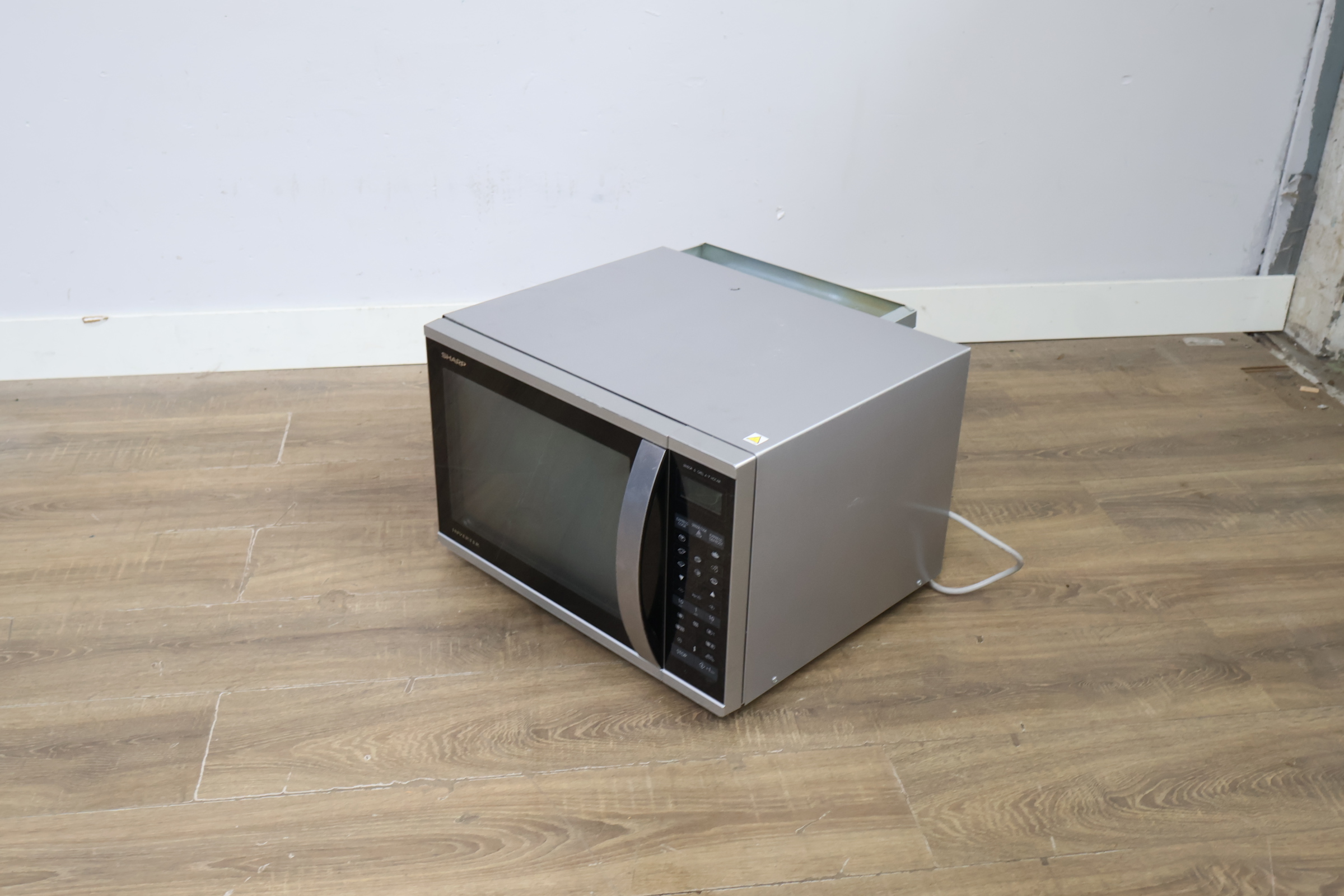 Sharp Inverter Magnetron – foto 9 – kavel bij GSD Auctions, Zoeterwoude
