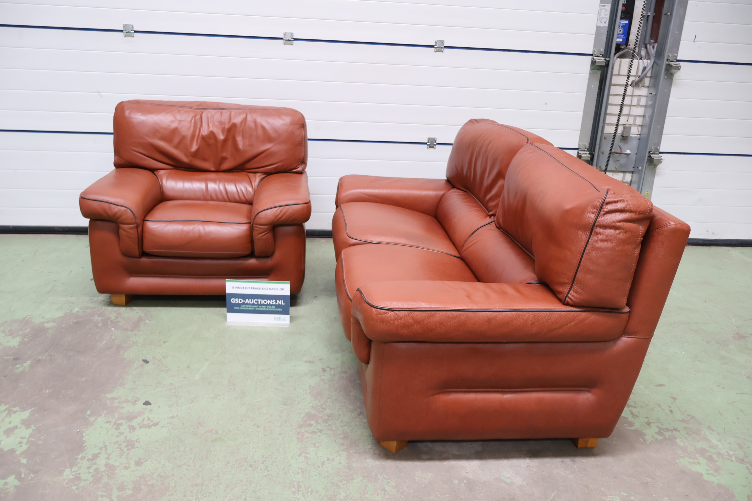 Leren bankstel in cognac kleur met fauteuil – kavel bij GSD Auctions, Zoeterwoude