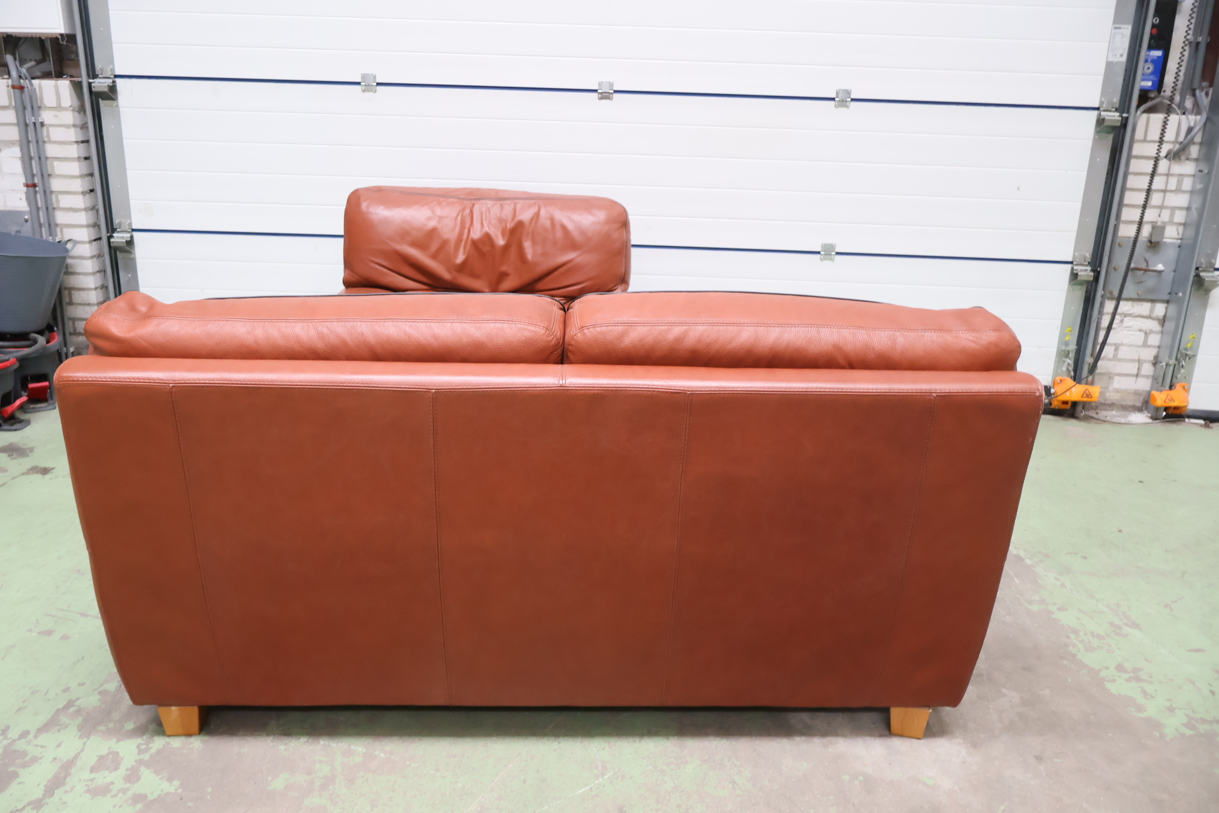 Leren bankstel in cognac kleur met fauteuil – foto 3 – kavel bij GSD Auctions, Zoeterwoude