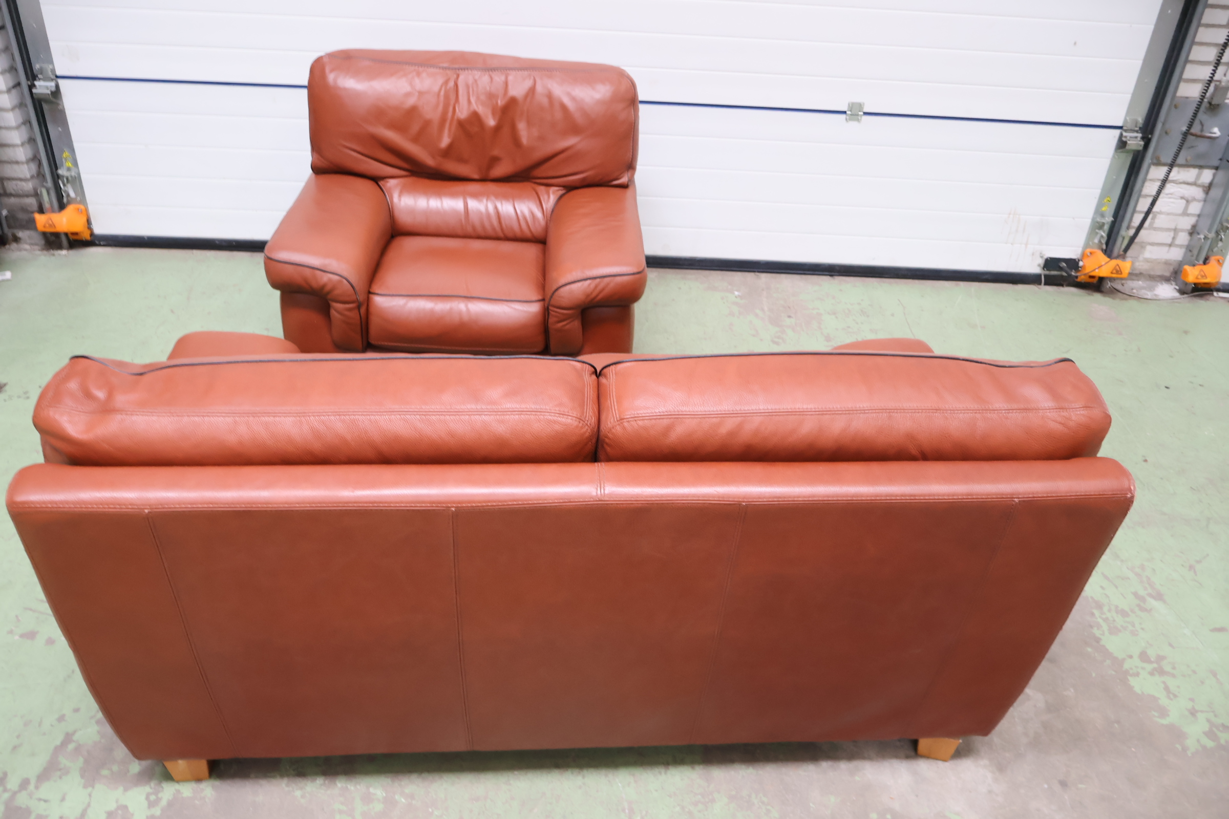 Leren bankstel in cognac kleur met fauteuil – foto 4 – kavel bij GSD Auctions, Zoeterwoude