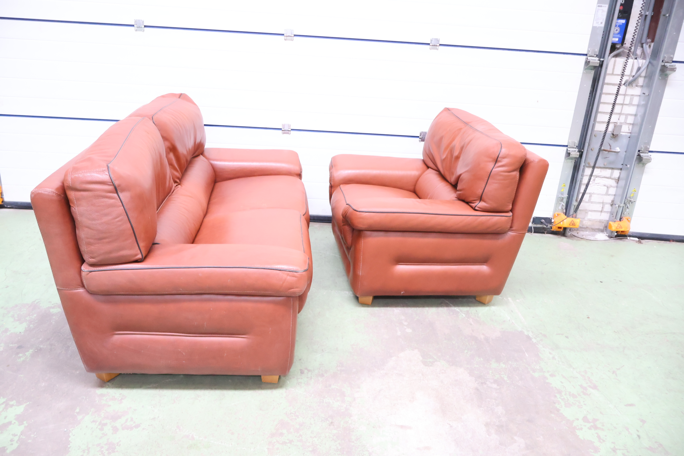 Leren bankstel in cognac kleur met fauteuil – foto 6 – kavel bij GSD Auctions, Zoeterwoude