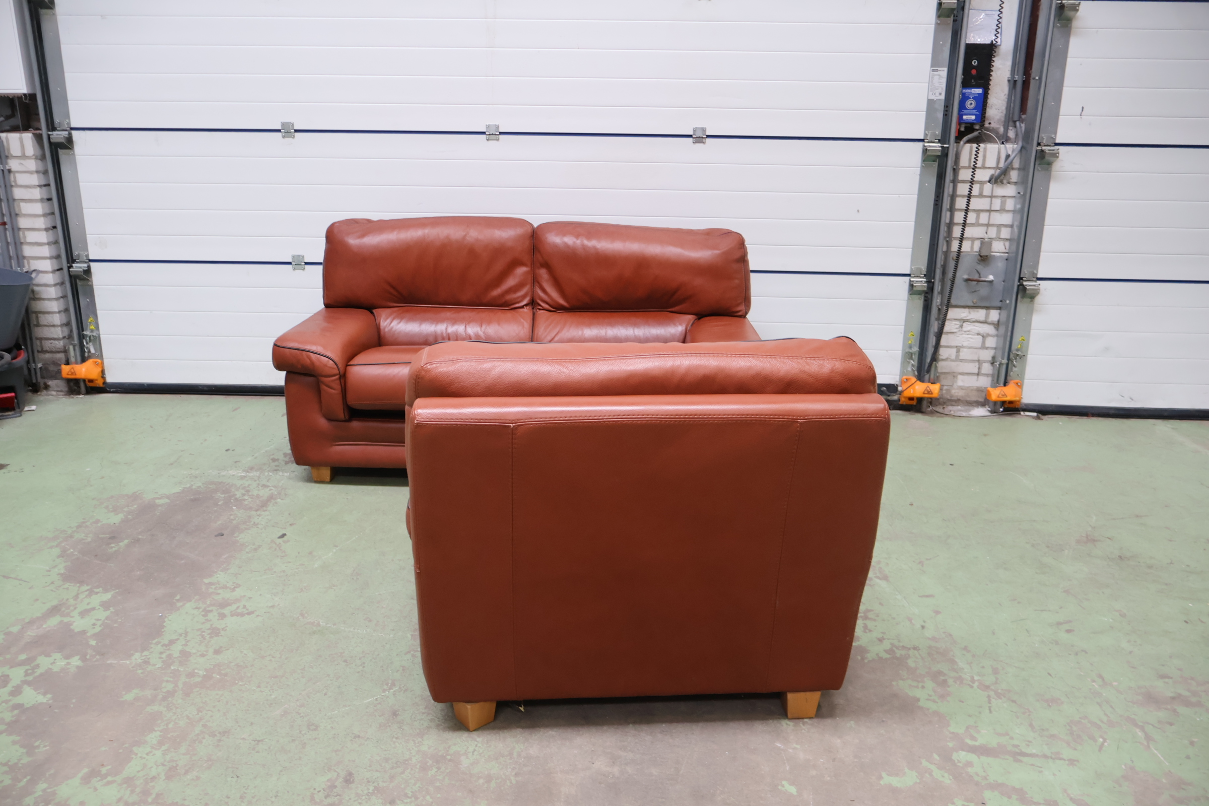 Leren bankstel in cognac kleur met fauteuil – foto 7 – kavel bij GSD Auctions, Zoeterwoude