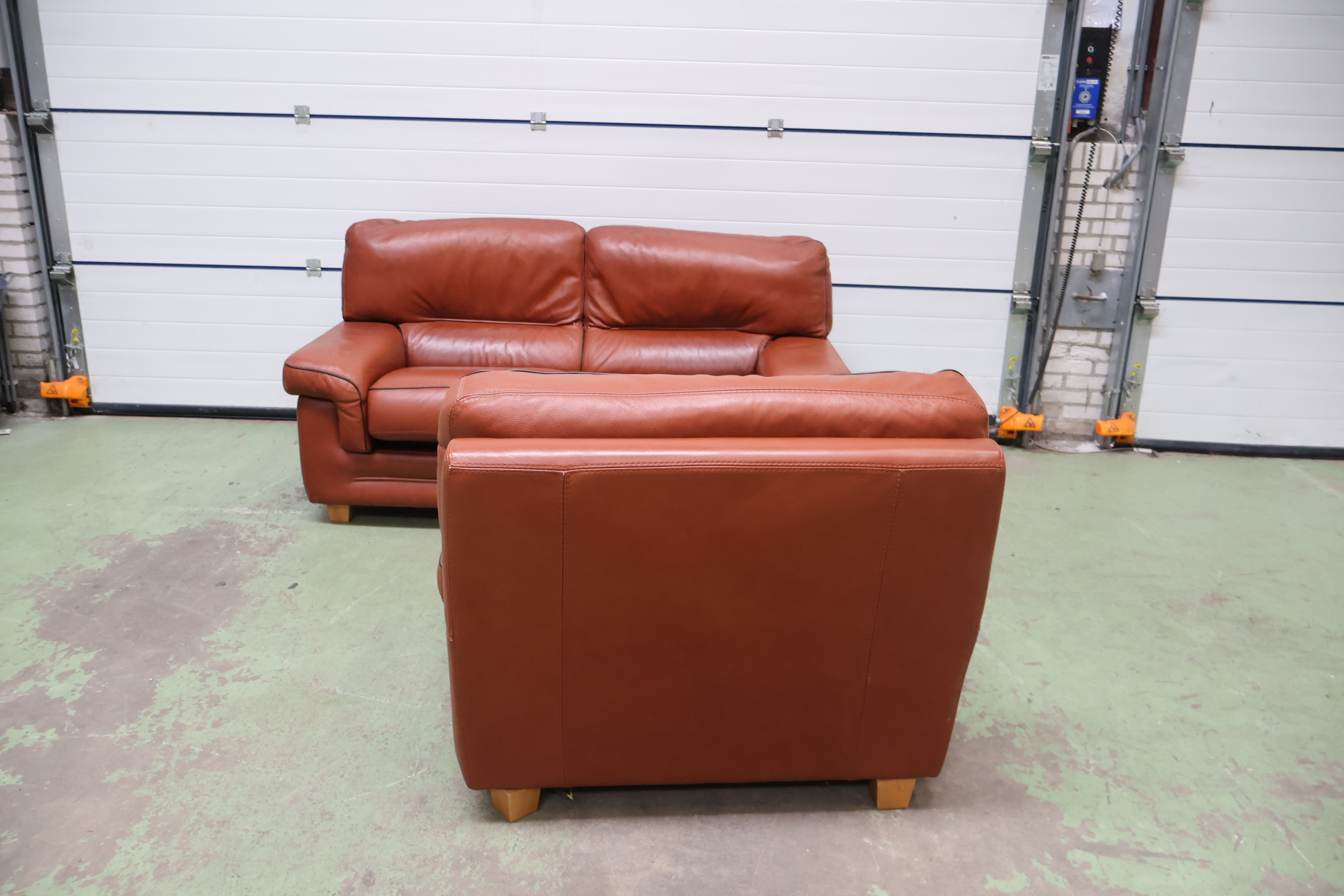 Leren bankstel in cognac kleur met fauteuil – foto 8 – kavel bij GSD Auctions, Zoeterwoude