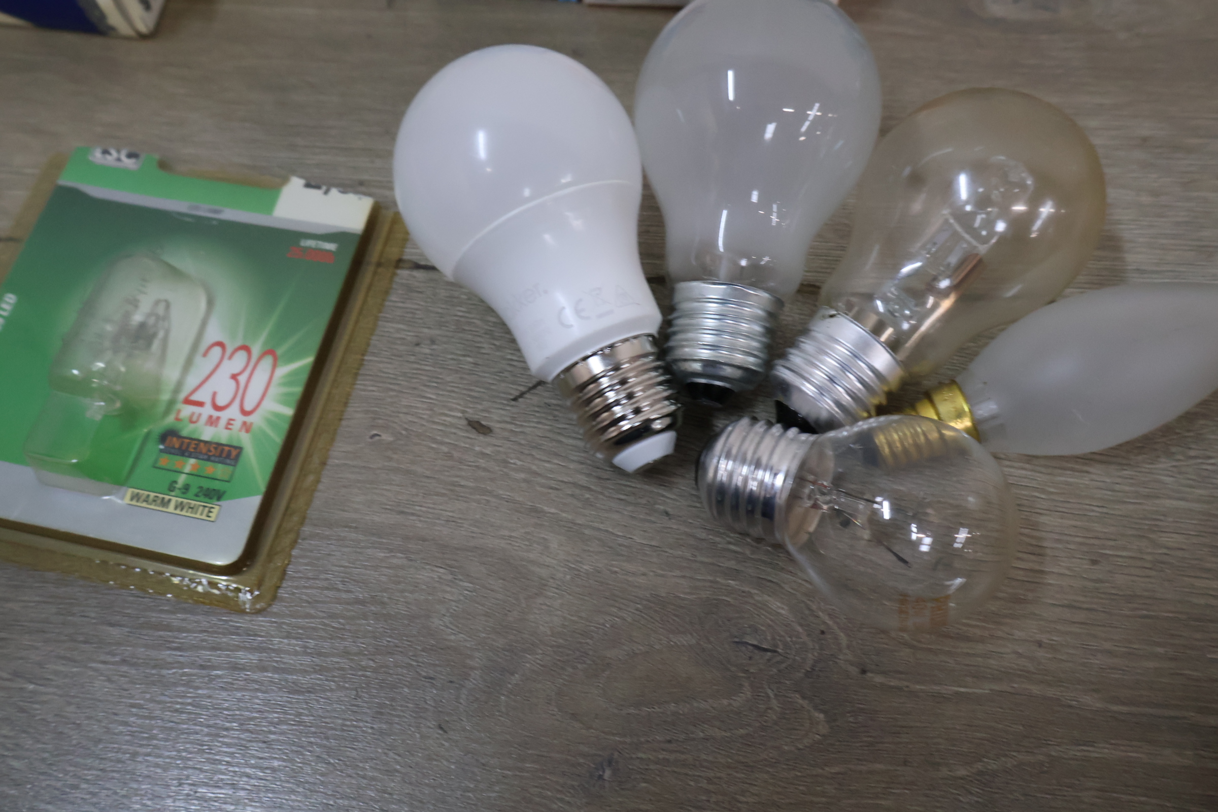 Diverse gloeilampen en LED-lampen – foto 8 – kavel bij GSD Auctions, Zoeterwoude