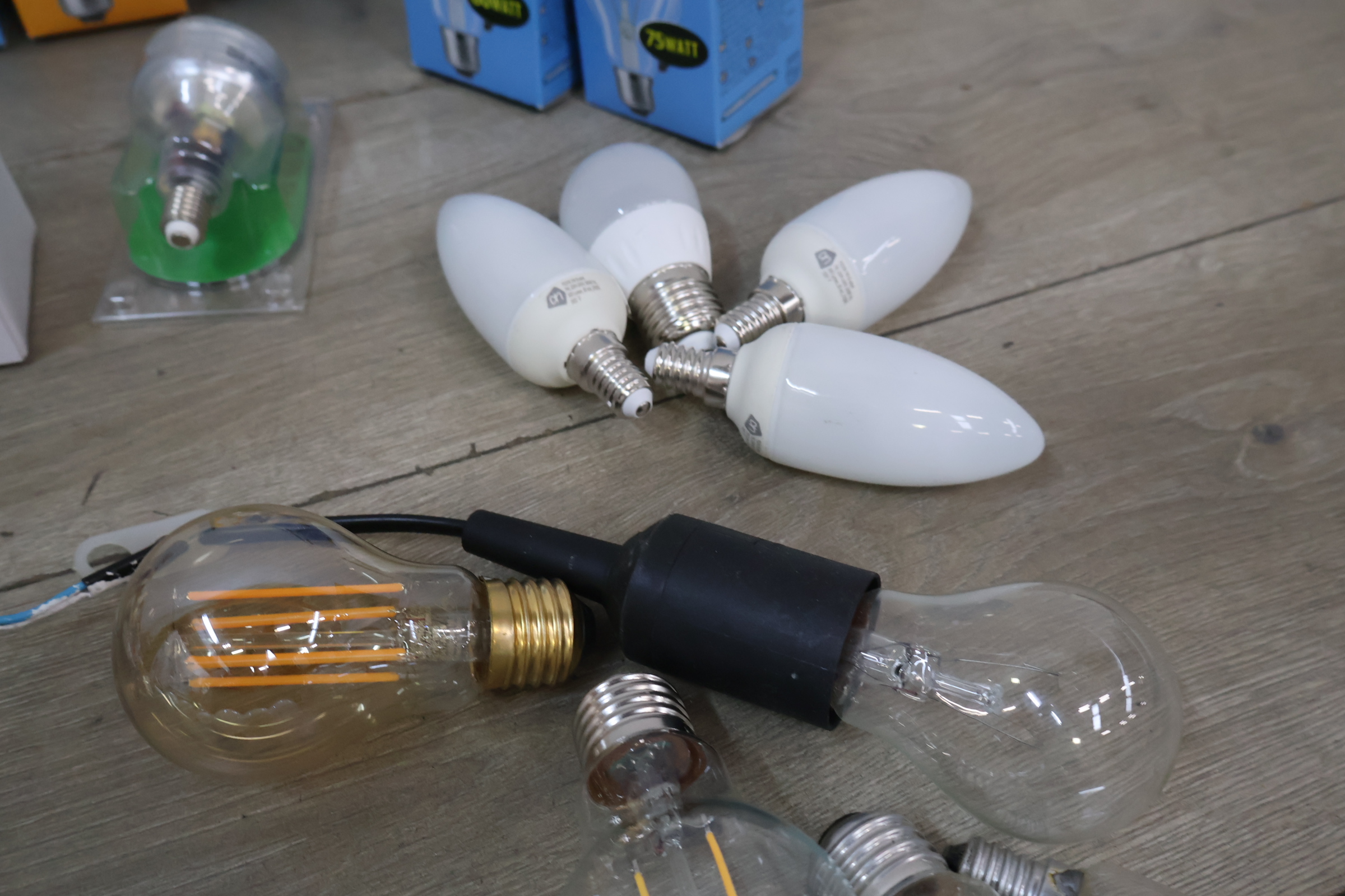 Diverse gloeilampen en LED-lampen – foto 10 – kavel bij GSD Auctions, Zoeterwoude
