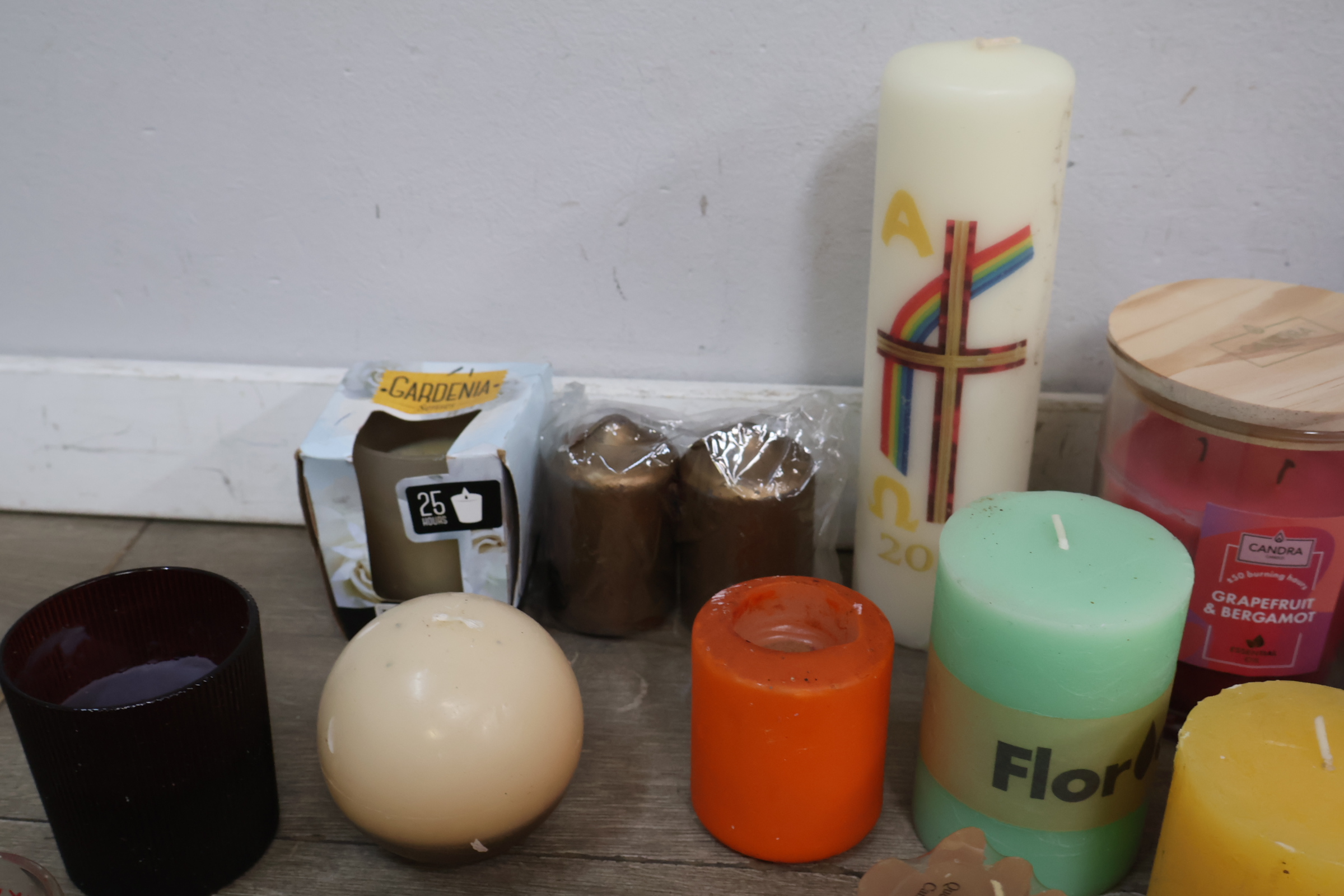 Diverse kaarsen en theelichten collectie – foto 4 – kavel bij GSD Auctions, Zoeterwoude