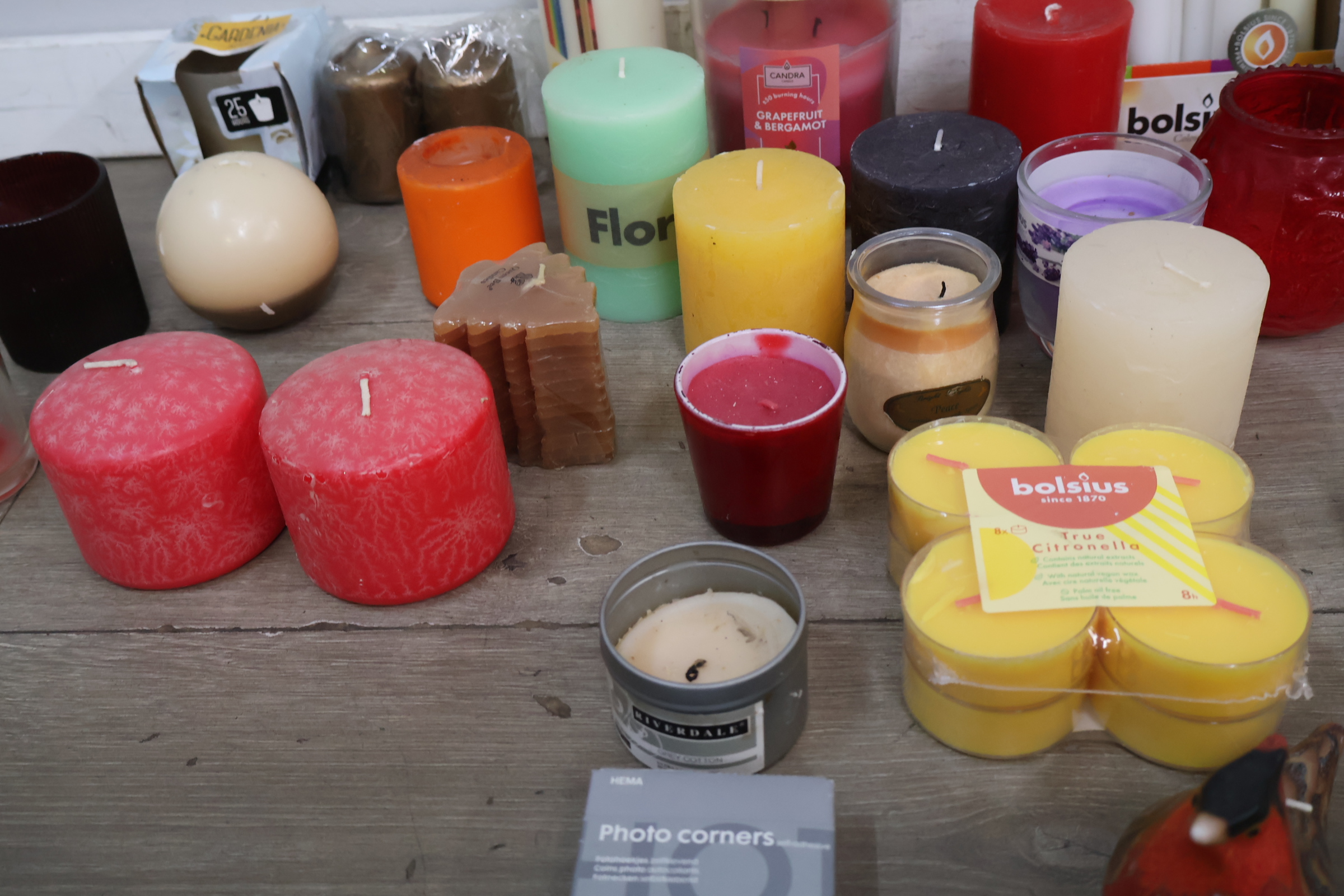 Diverse kaarsen en theelichten collectie – foto 6 – kavel bij GSD Auctions, Zoeterwoude