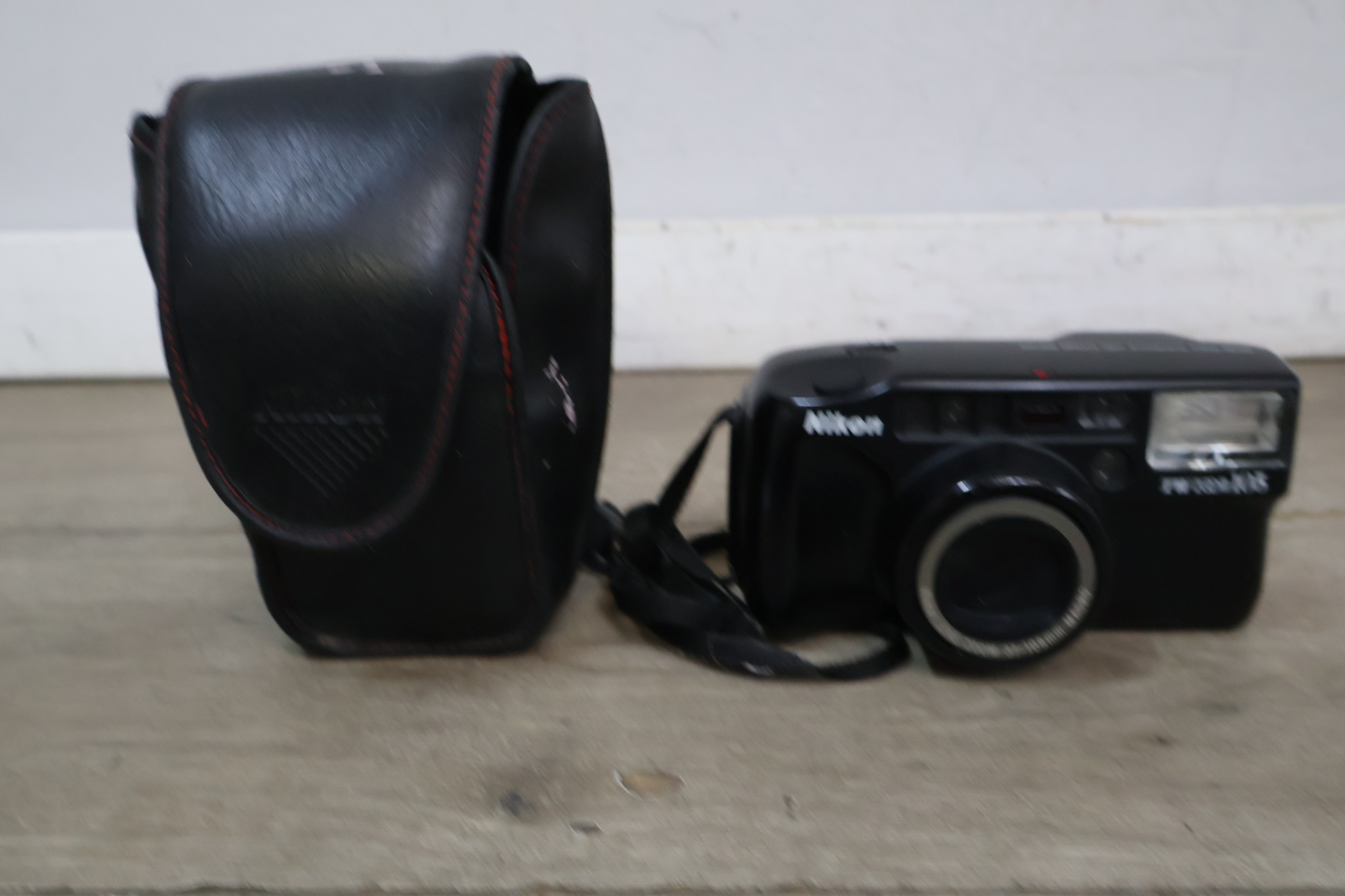 Nikon L35AF compacte camera met draagtas – foto 3 – kavel bij GSD Auctions, Zoeterwoude