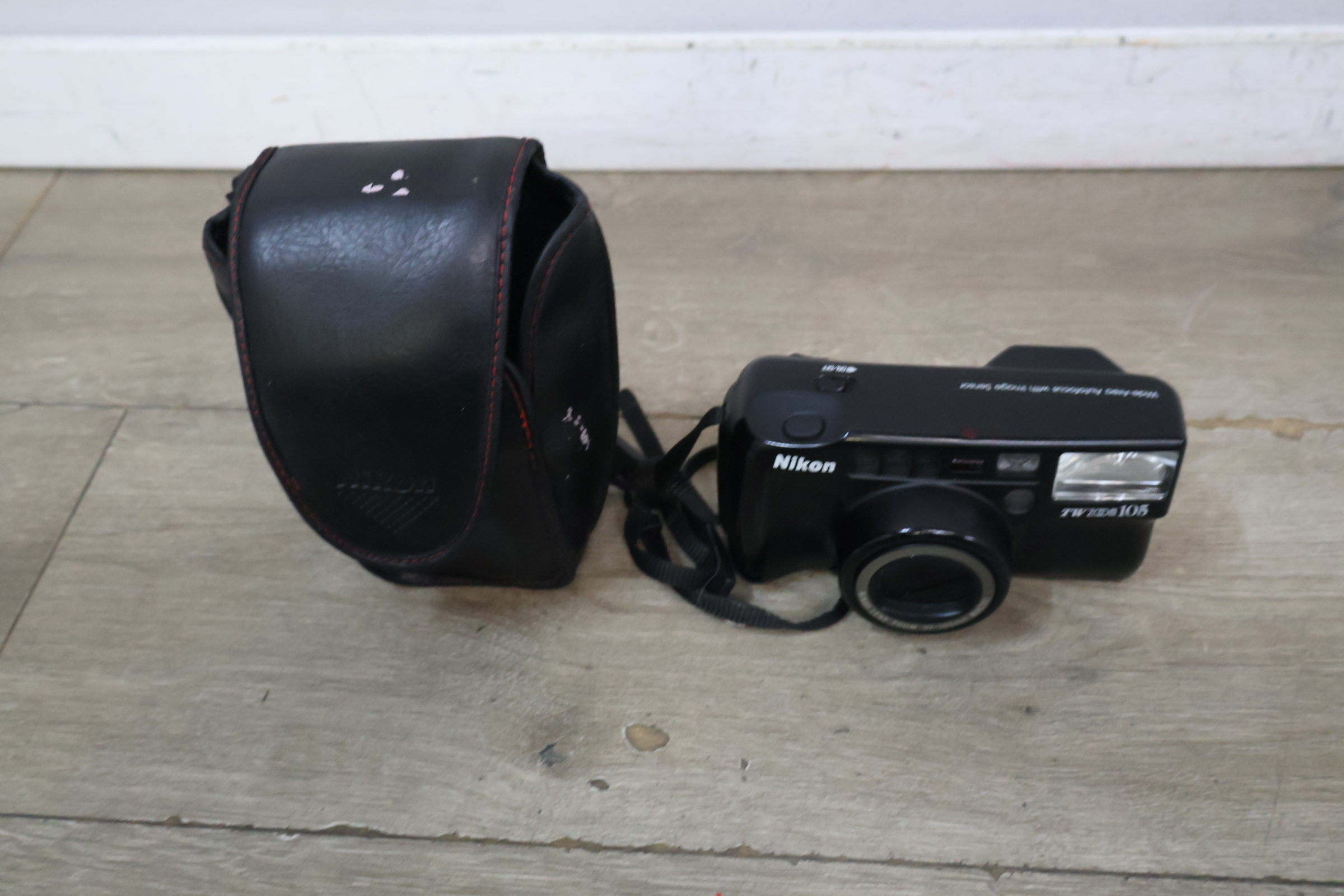 Nikon L35AF compacte camera met draagtas – foto 4 – kavel bij GSD Auctions, Zoeterwoude