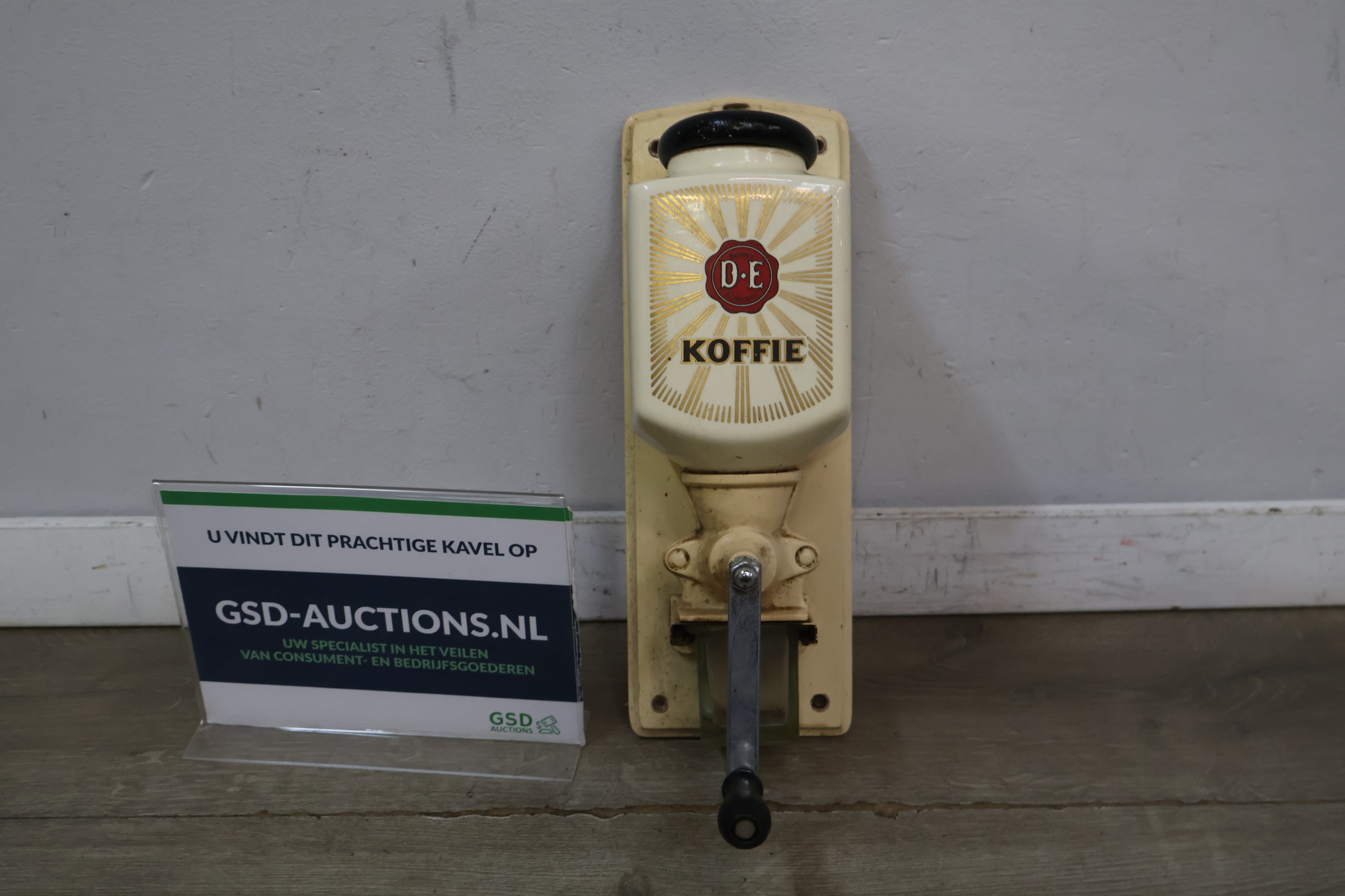 D.E. Koffie handmatige koffiemolen – kavel bij GSD Auctions, Zoeterwoude
