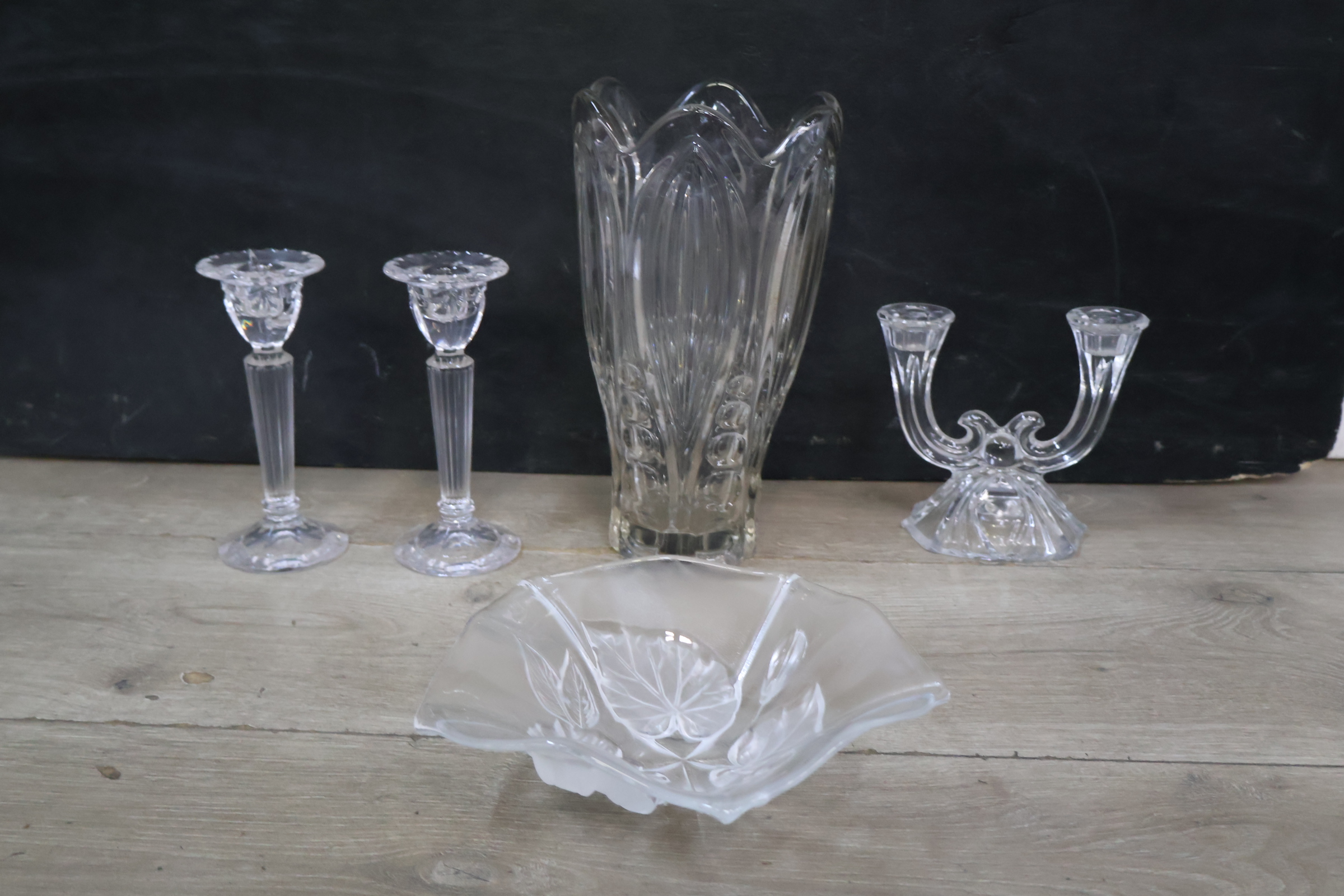 Set glaswaren met vaas en kandelaren – foto 3 – kavel bij GSD Auctions, Zoeterwoude