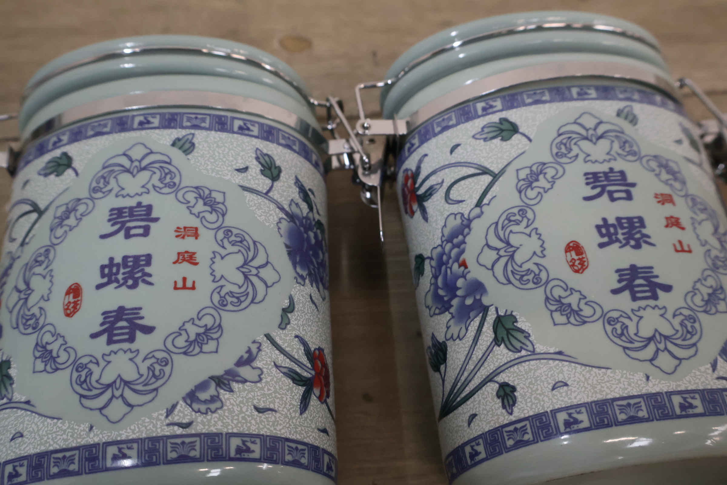 Set van vier decoratieve porseleinen potten met deksel – foto 7 – kavel bij GSD Auctions, Zoeterwoude