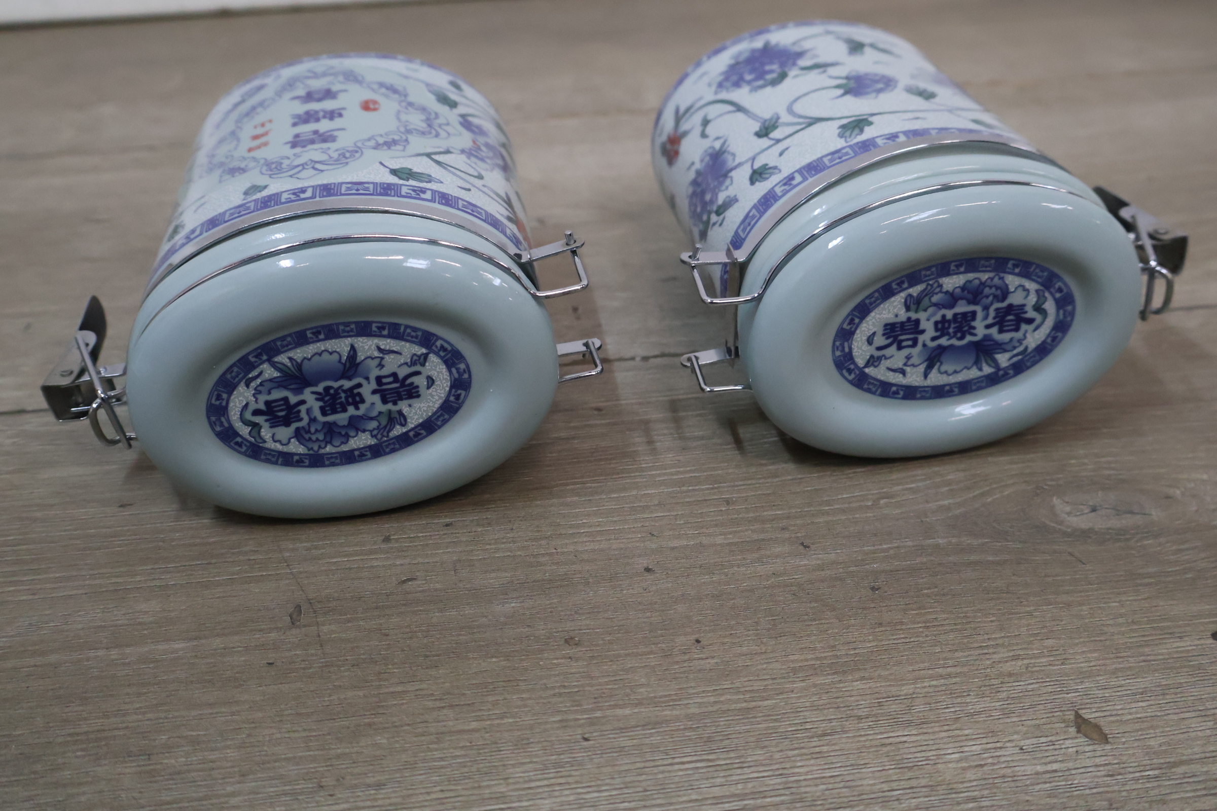 Set van vier decoratieve porseleinen potten met deksel – foto 8 – kavel bij GSD Auctions, Zoeterwoude