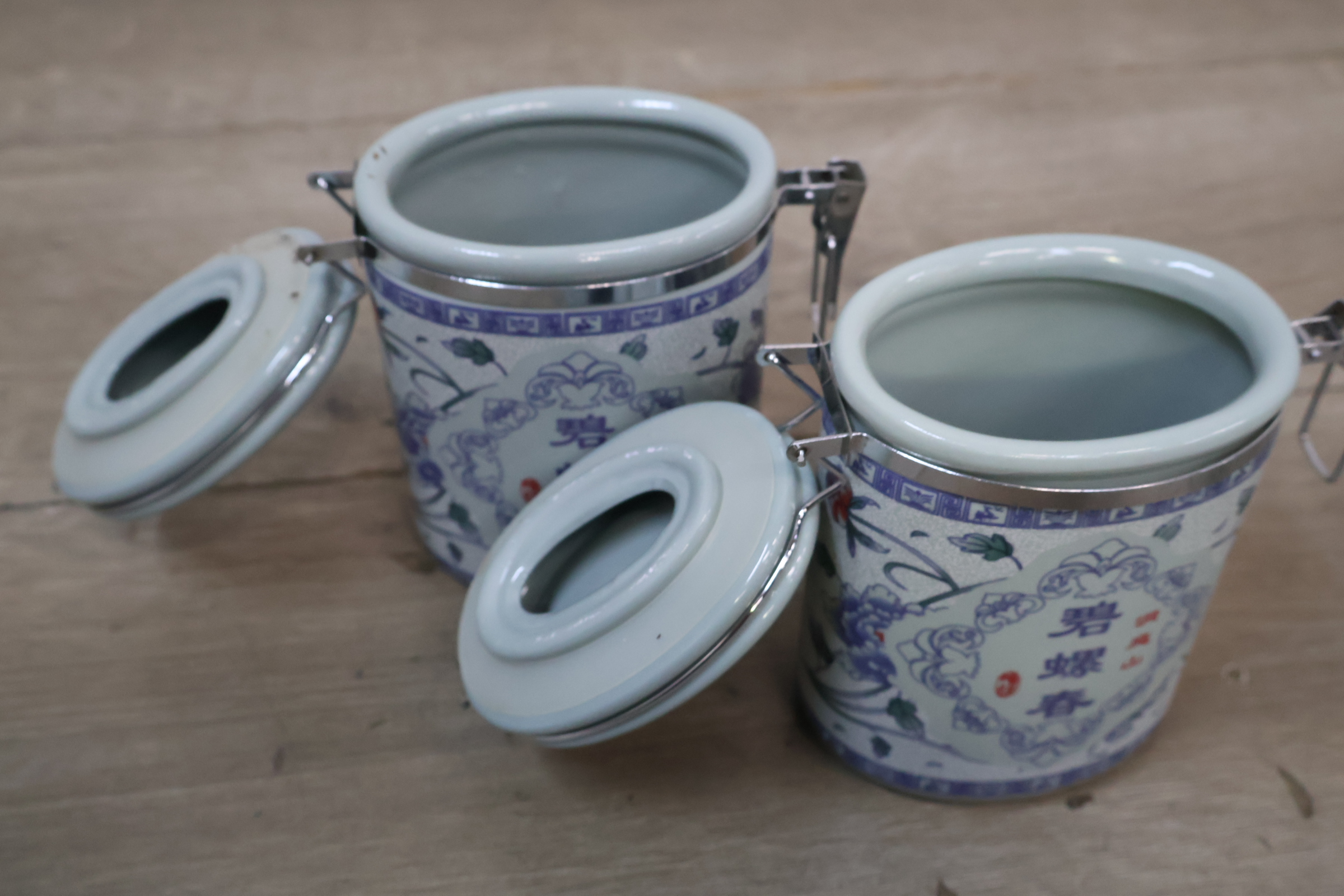 Set van vier decoratieve porseleinen potten met deksel – foto 9 – kavel bij GSD Auctions, Zoeterwoude