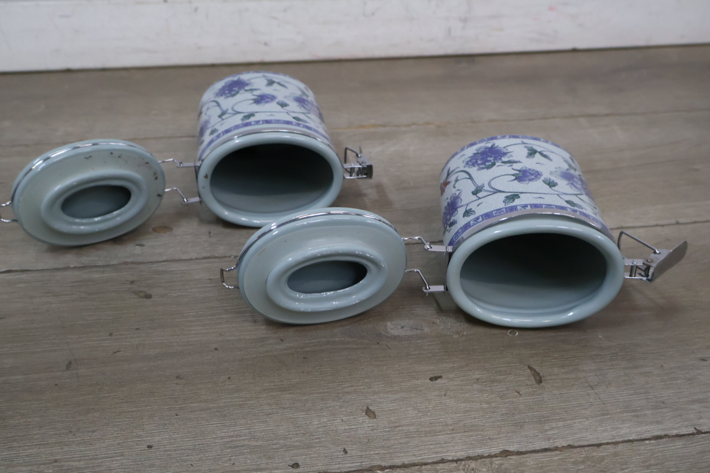 Set van vier decoratieve porseleinen potten met deksel – foto 10 – kavel bij GSD Auctions, Zoeterwoude