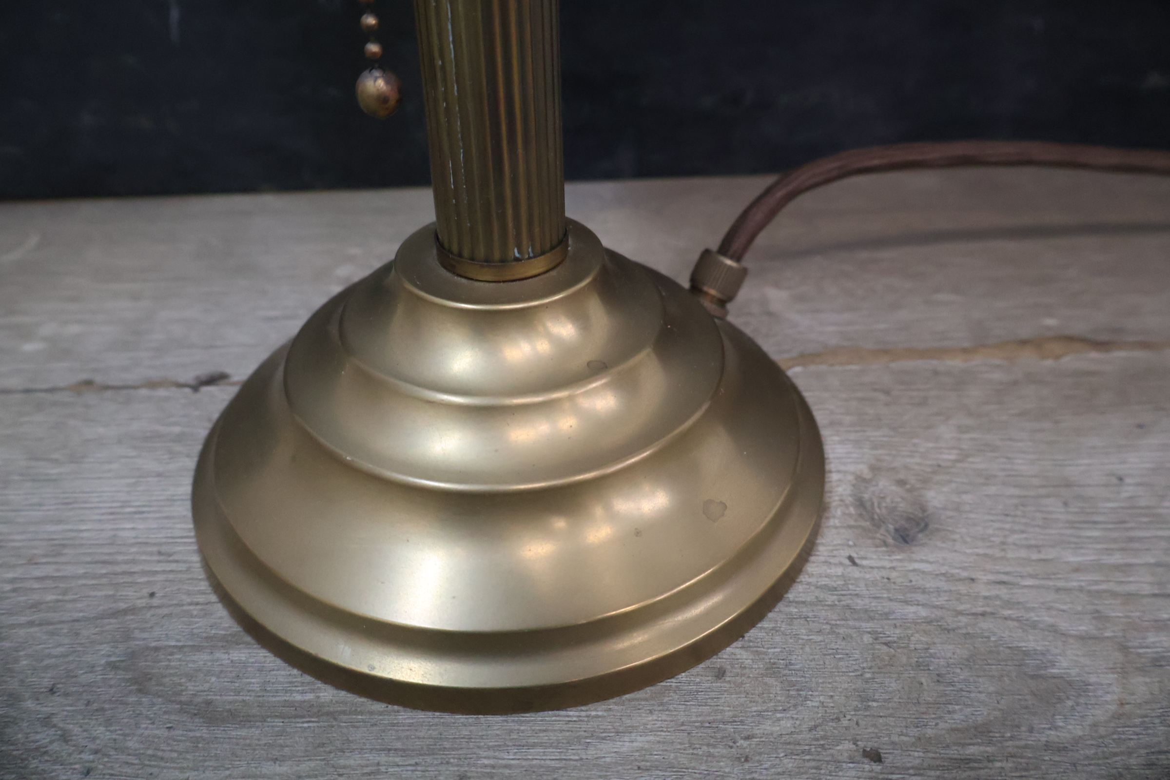 Messing tafellamp met bolvormige witte kap – foto 5 – kavel bij GSD Auctions, Zoeterwoude