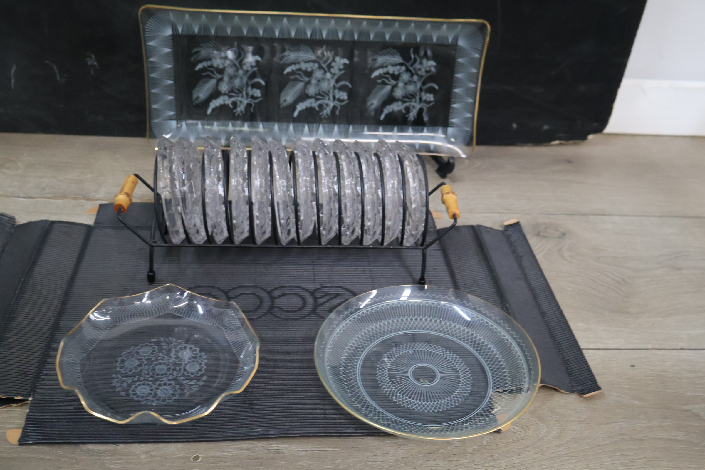 Glazen servies met goudkleurige rand en decor – foto 5 – kavel bij GSD Auctions, Zoeterwoude