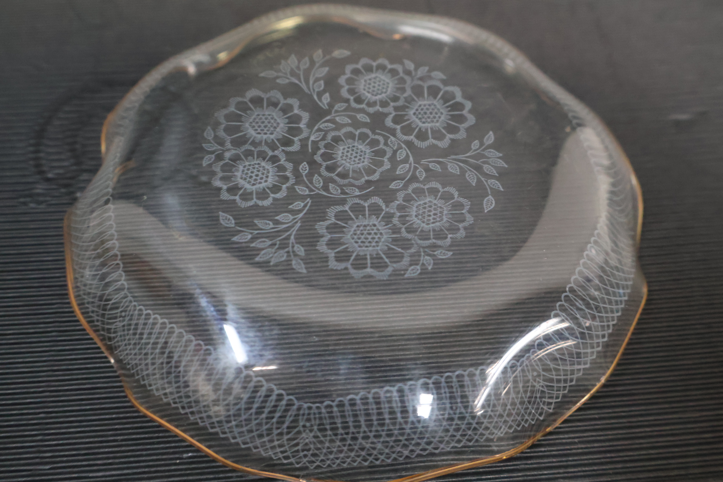 Glazen servies met goudkleurige rand en decor – foto 9 – kavel bij GSD Auctions, Zoeterwoude