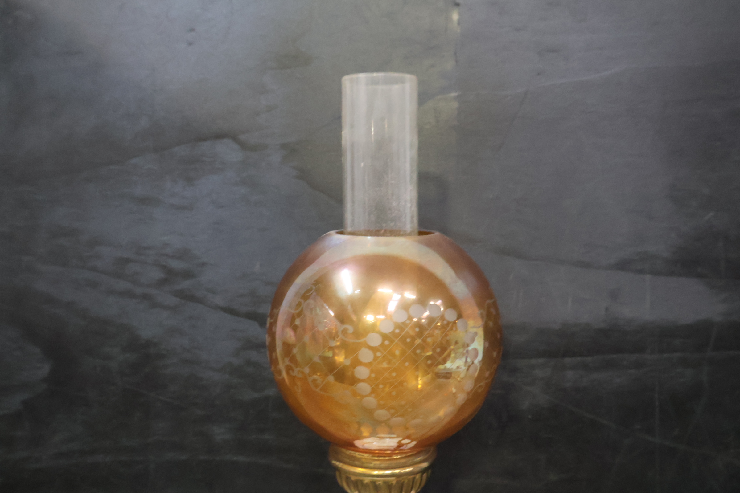 Antieke olielamp met porseleinen voet – foto 6 – kavel bij GSD Auctions, Zoeterwoude