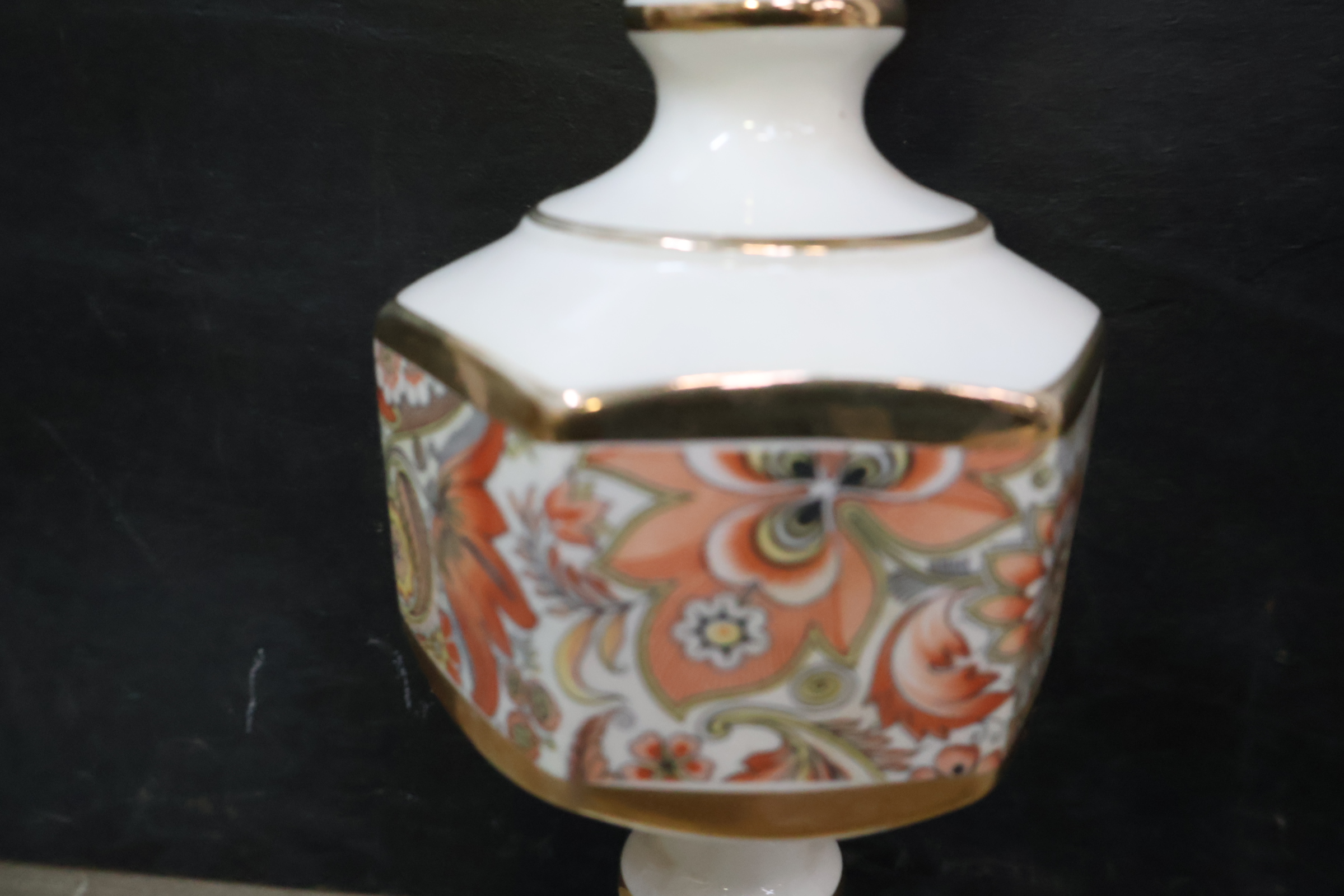 Antieke olielamp met porseleinen voet – foto 8 – kavel bij GSD Auctions, Zoeterwoude