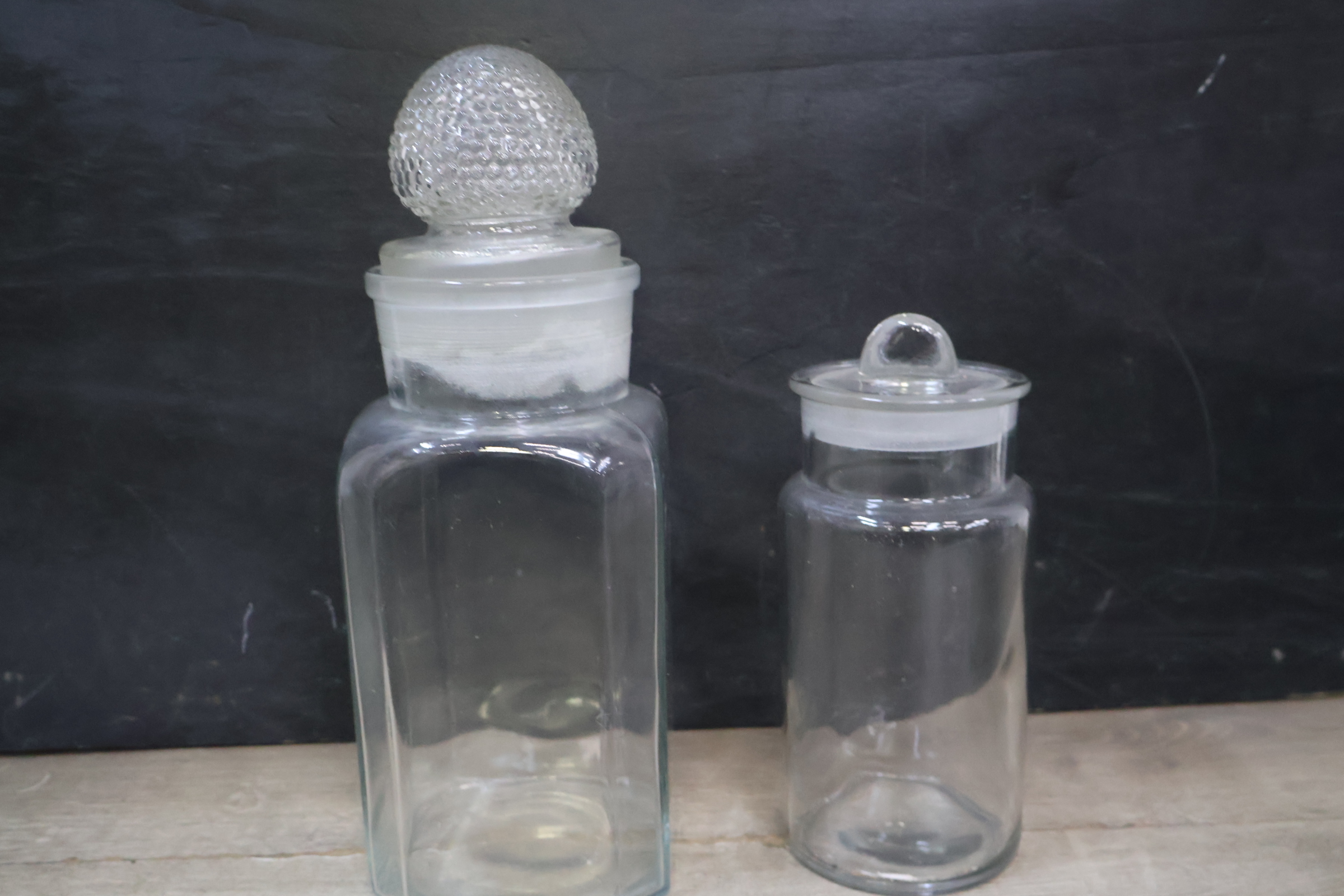 Set van vier glazen voorraadpotten met deksels – foto 5 – kavel bij GSD Auctions, Zoeterwoude