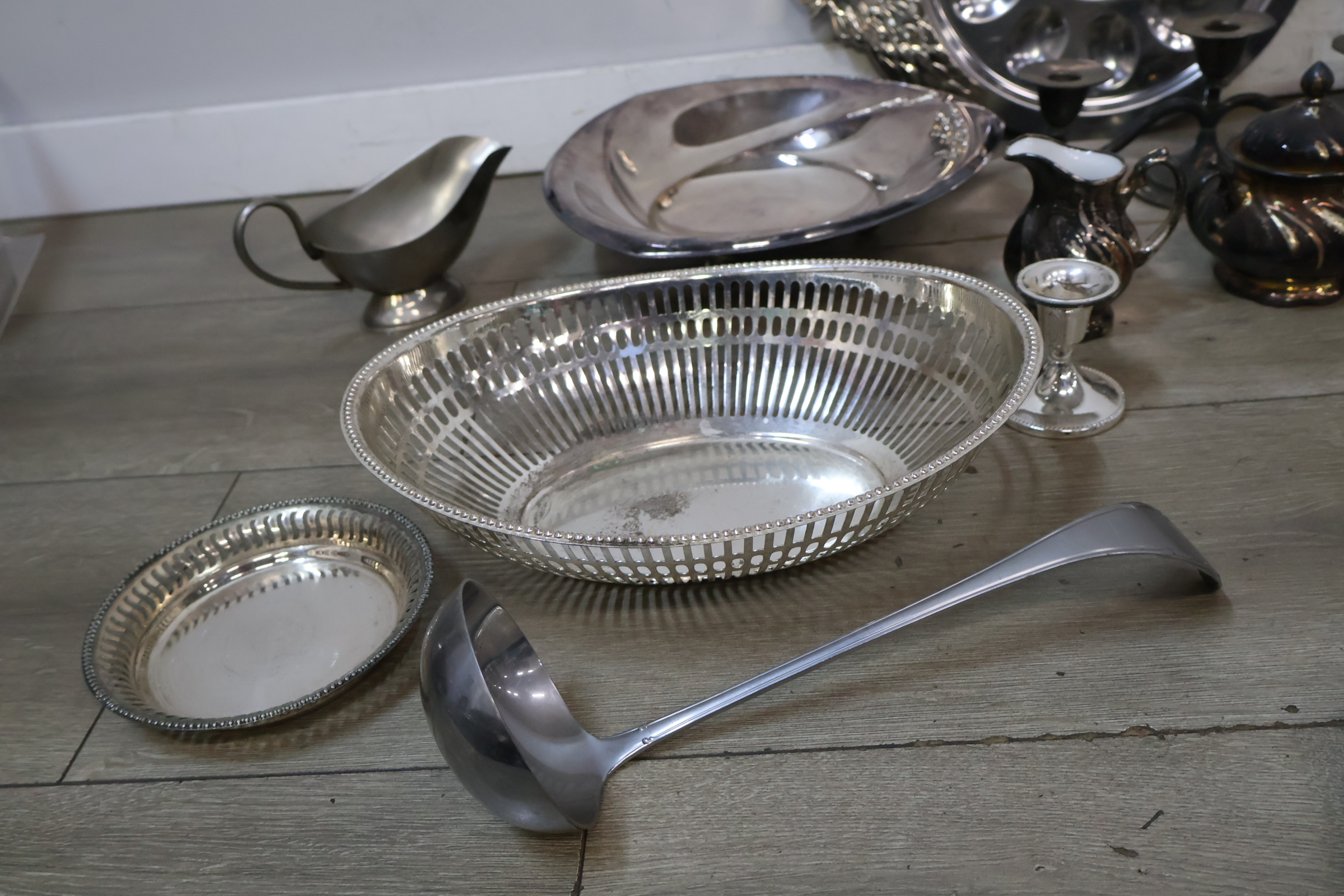 Set verzilverde serveer- en decoratievoorwerpen – foto 6 – kavel bij GSD Auctions, Zoeterwoude