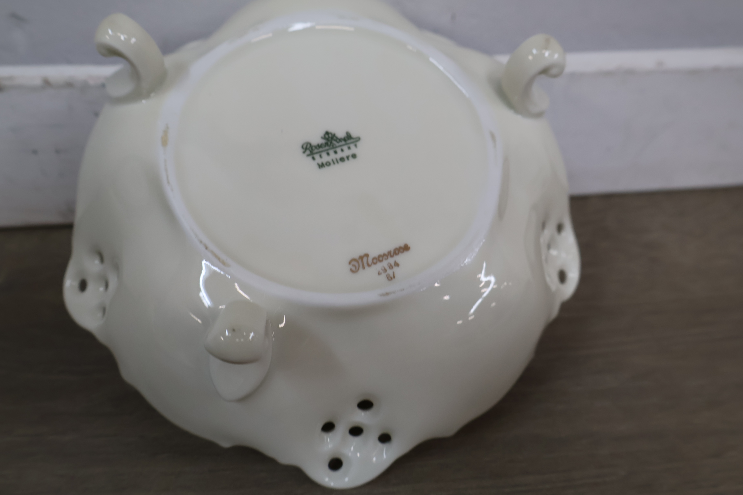 Set diverse porseleinen theekopjes en schotels met bloemenmotief – foto 8 – kavel bij GSD Auctions, Zoeterwoude